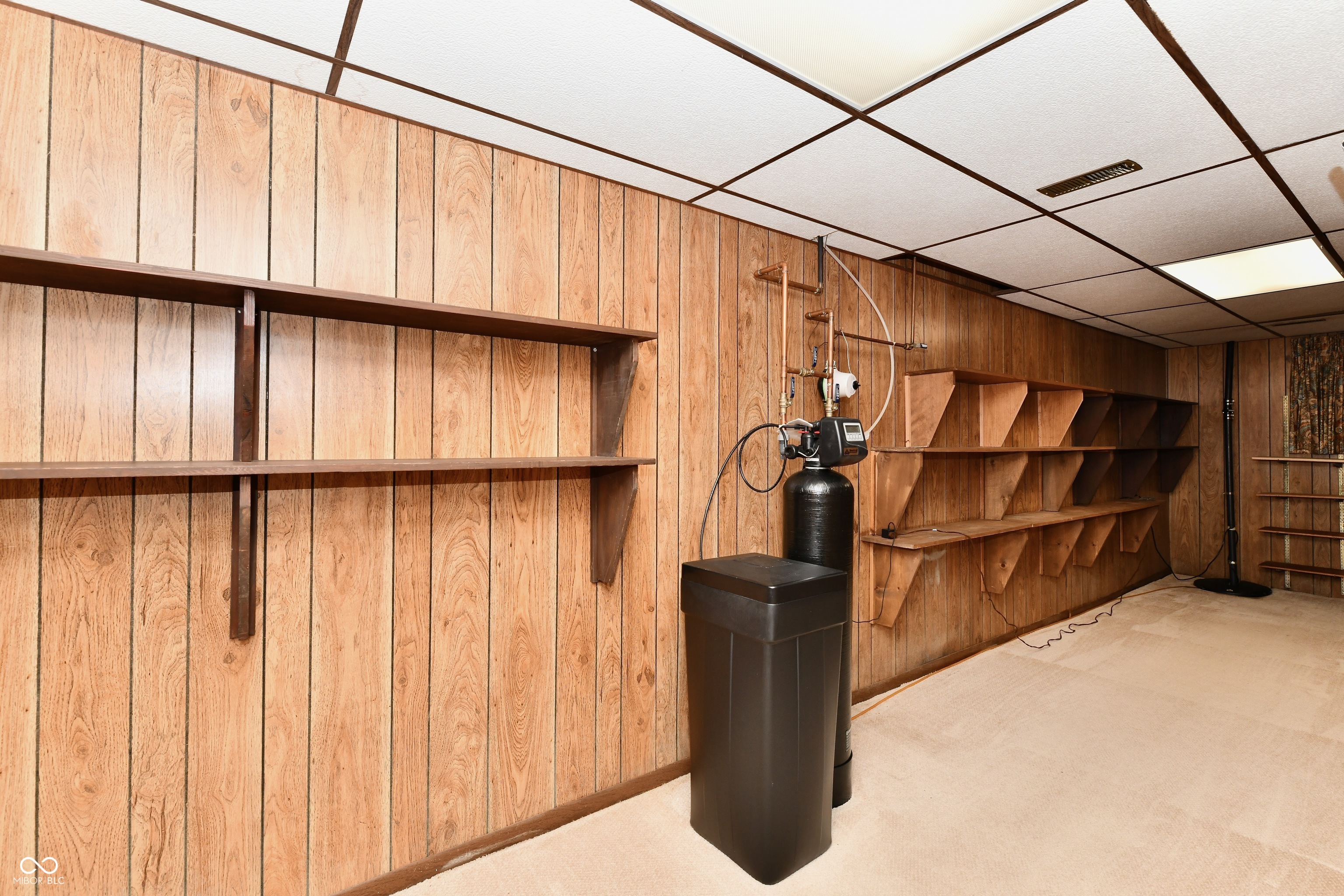 905 E Greyhound Pass