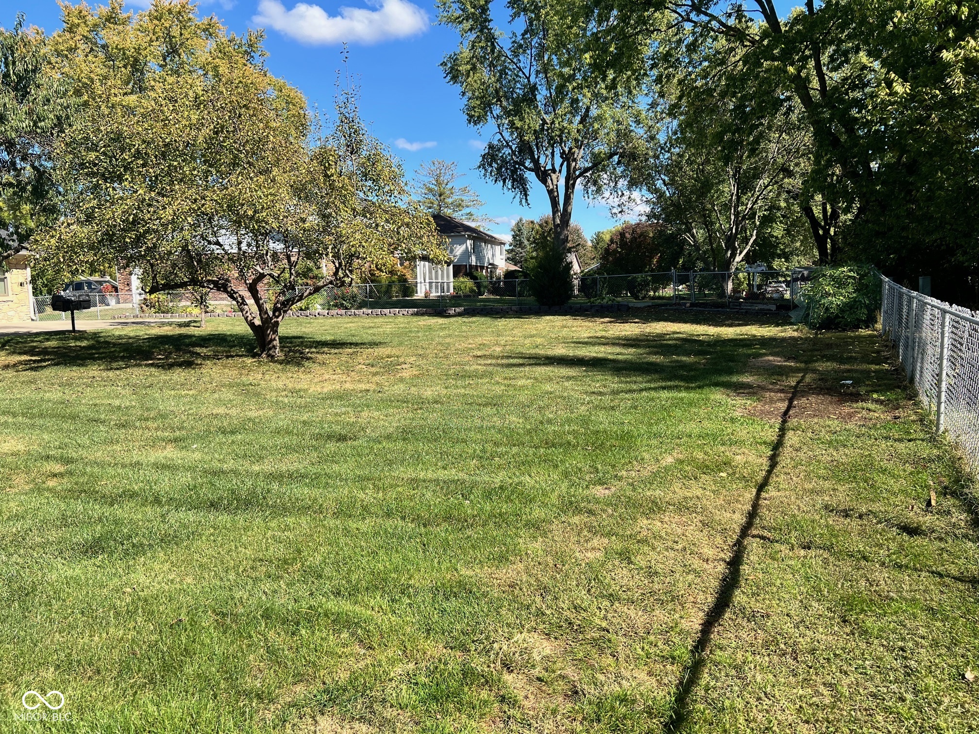 905 E Greyhound Pass