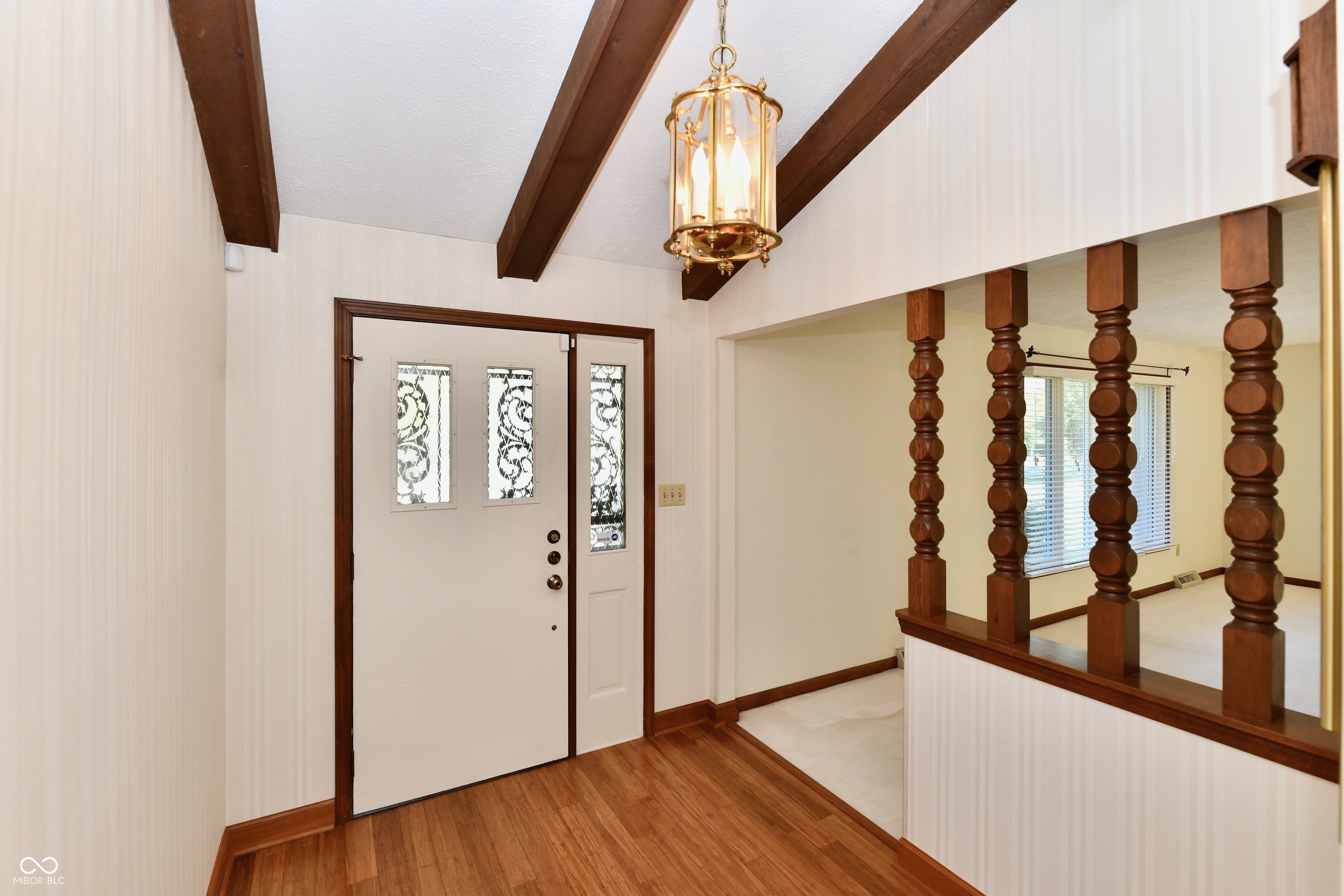 905 E Greyhound Pass