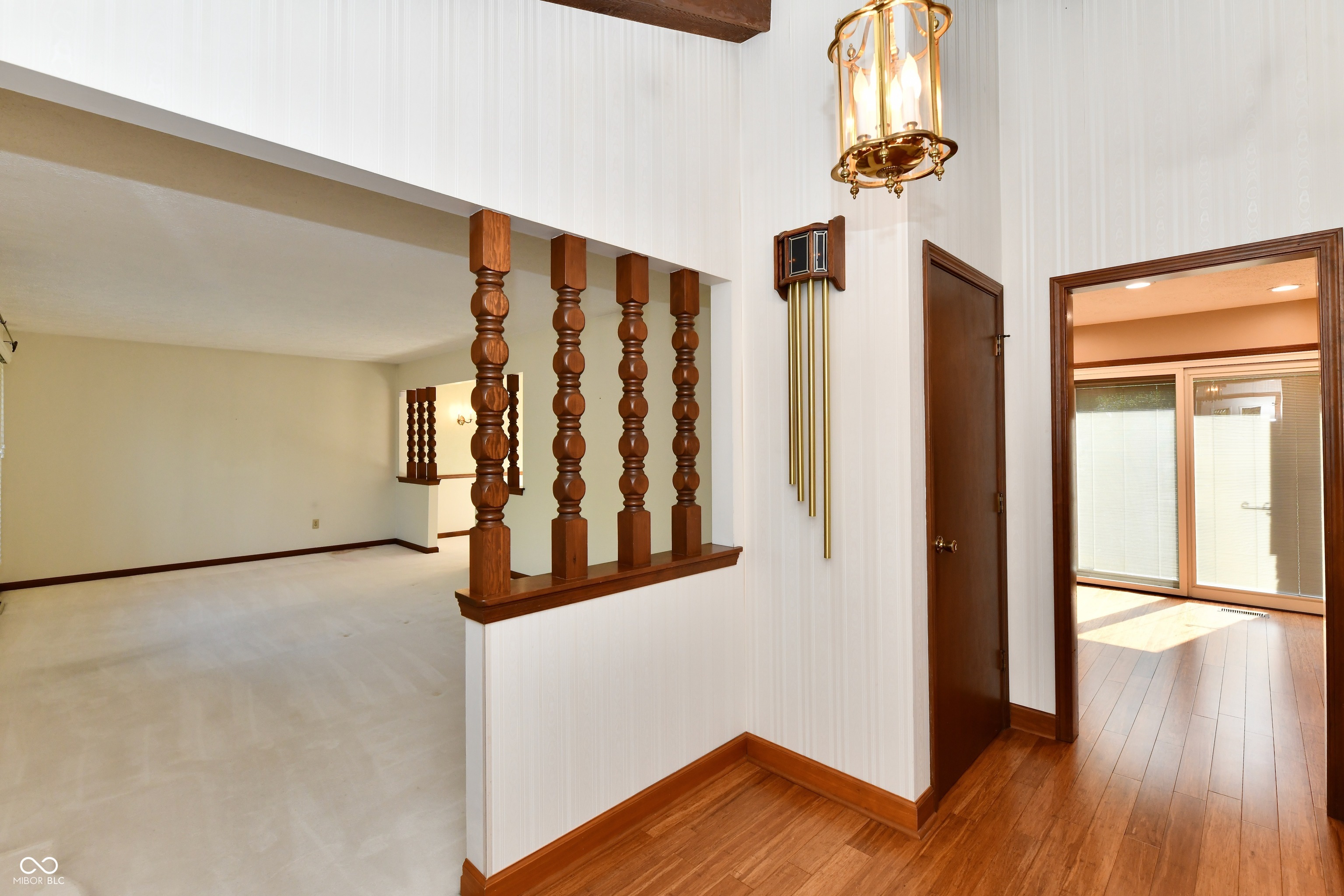 905 E Greyhound Pass