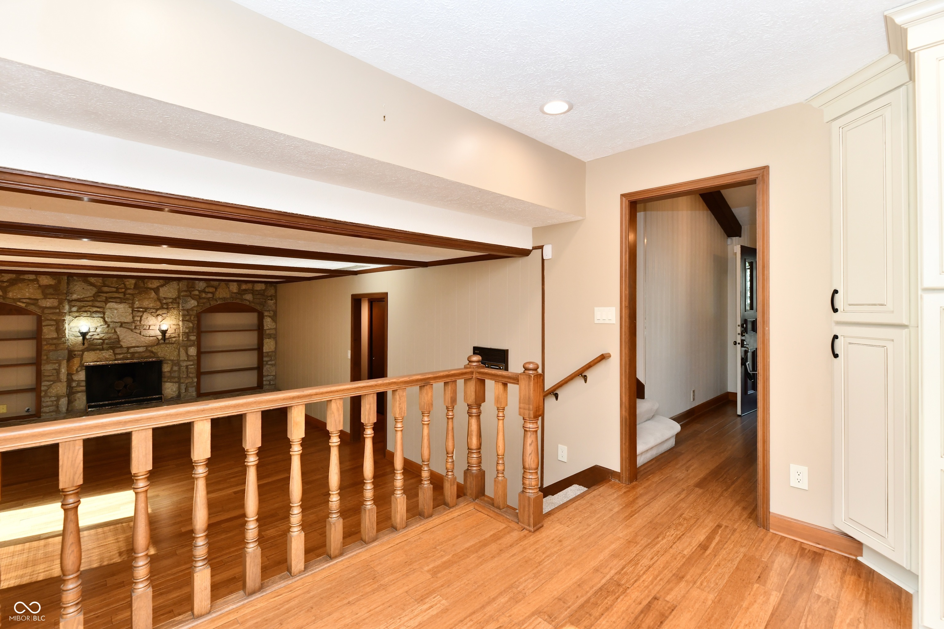 905 E Greyhound Pass