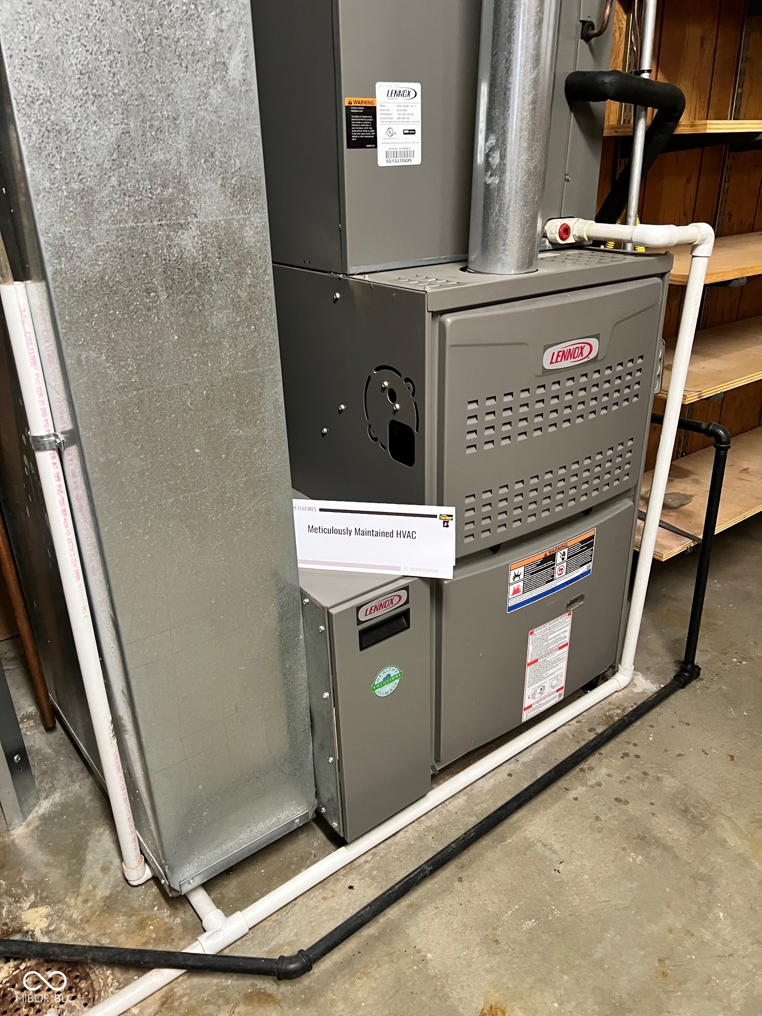 905 E Greyhound Pass