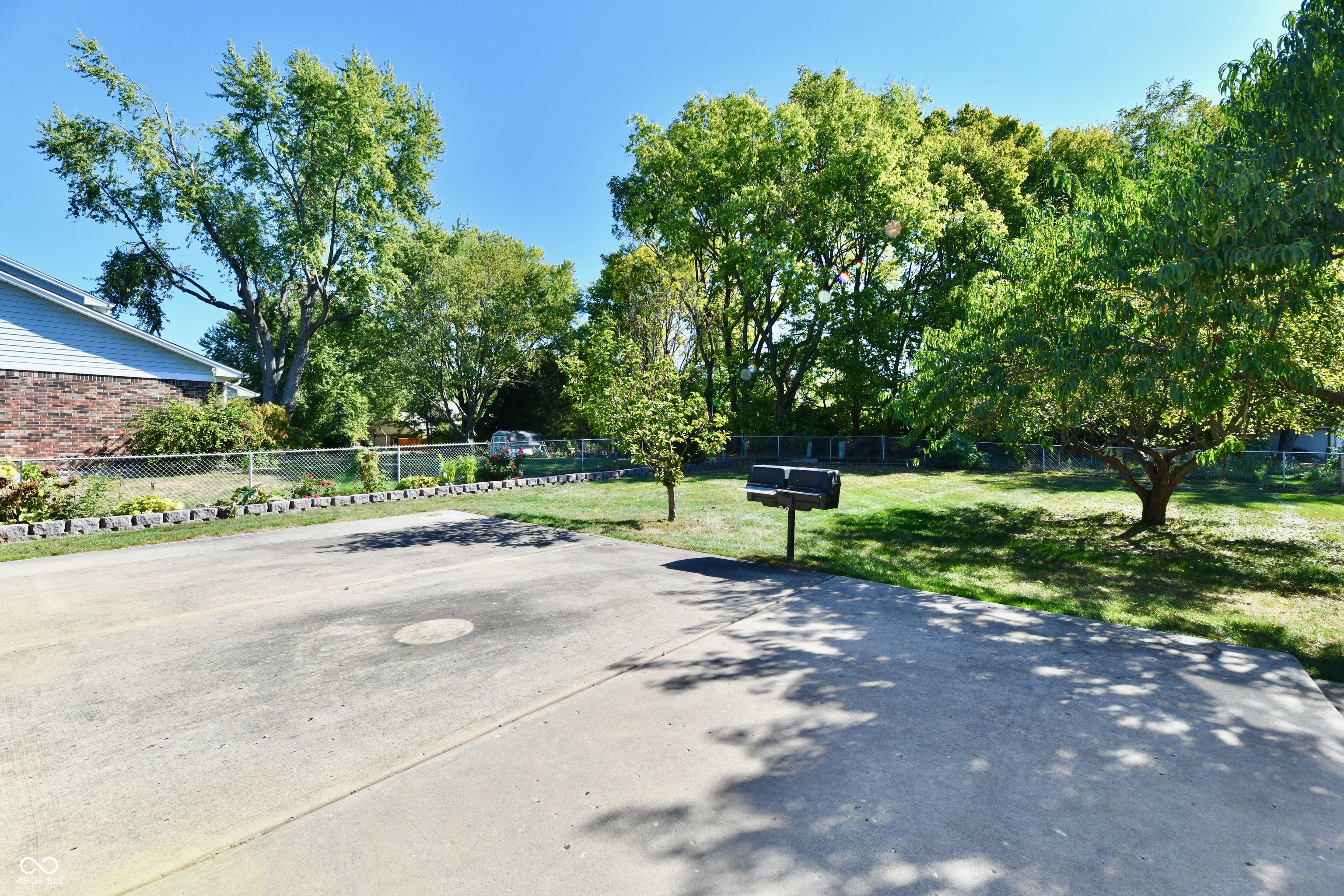 905 E Greyhound Pass