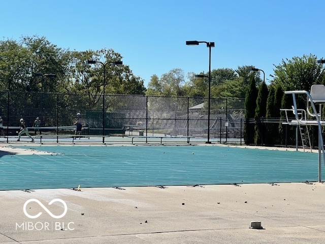 905 E Greyhound Pass