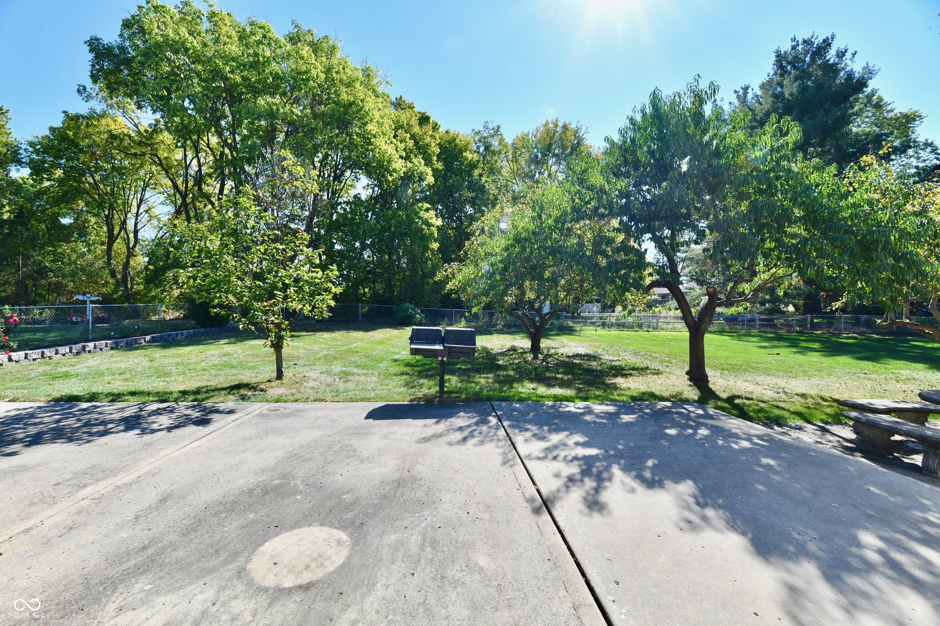 905 E Greyhound Pass