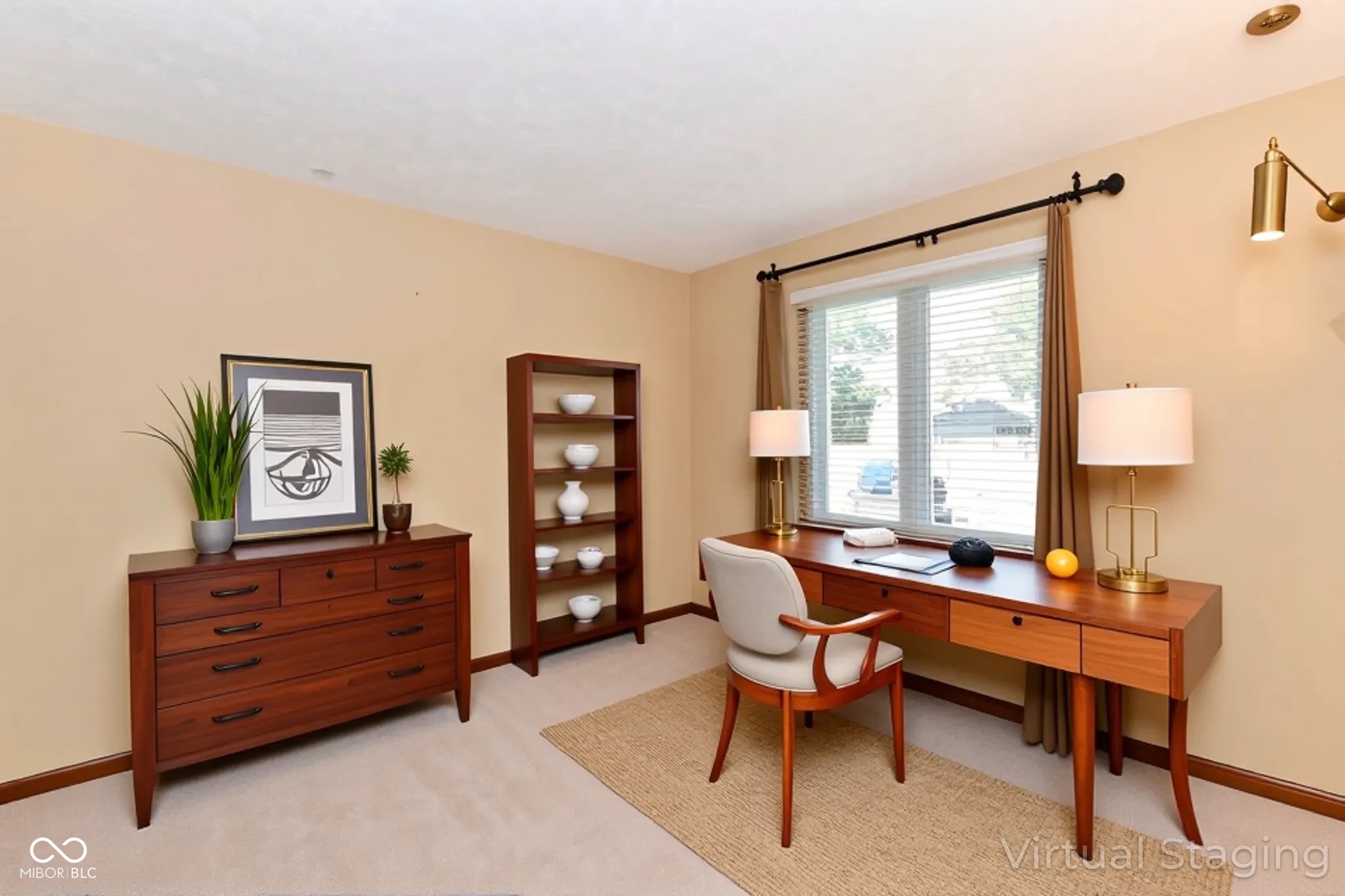 905 E Greyhound Pass