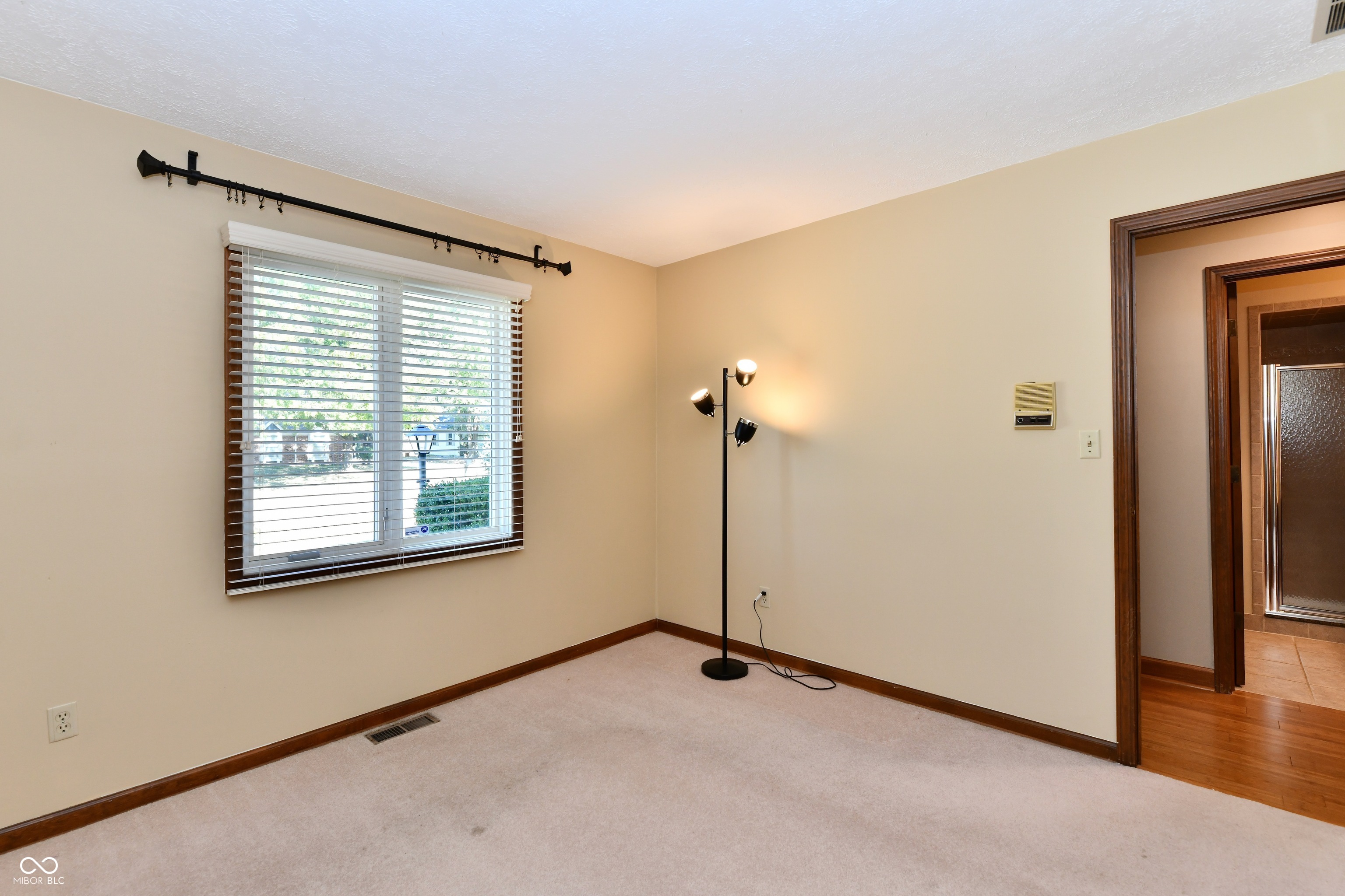 905 E Greyhound Pass