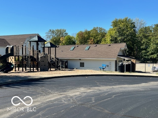 905 E Greyhound Pass