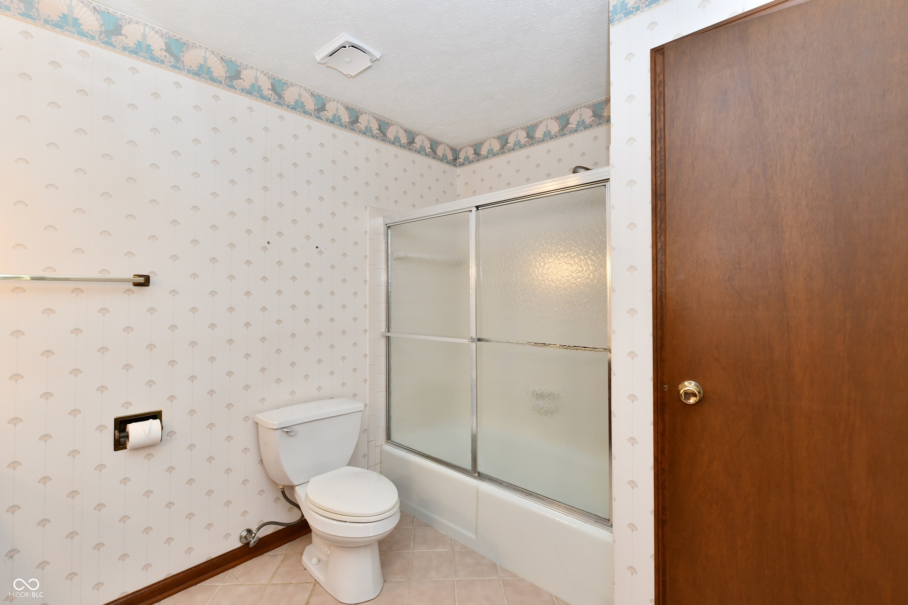 905 E Greyhound Pass