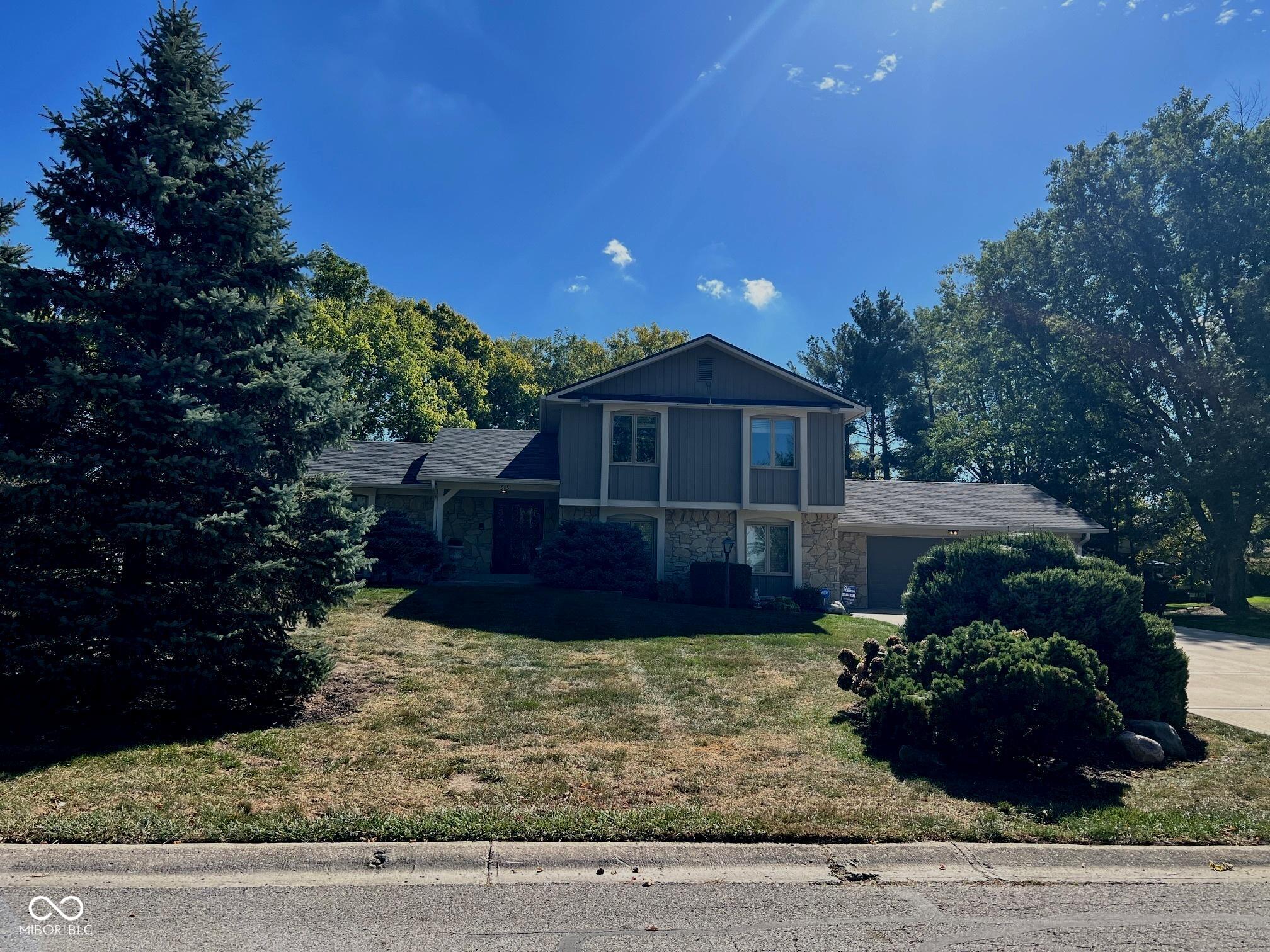 905 E Greyhound Pass