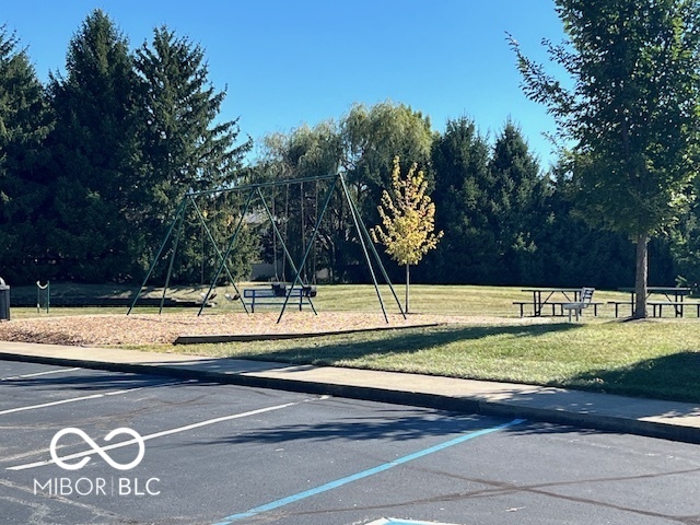 905 E Greyhound Pass