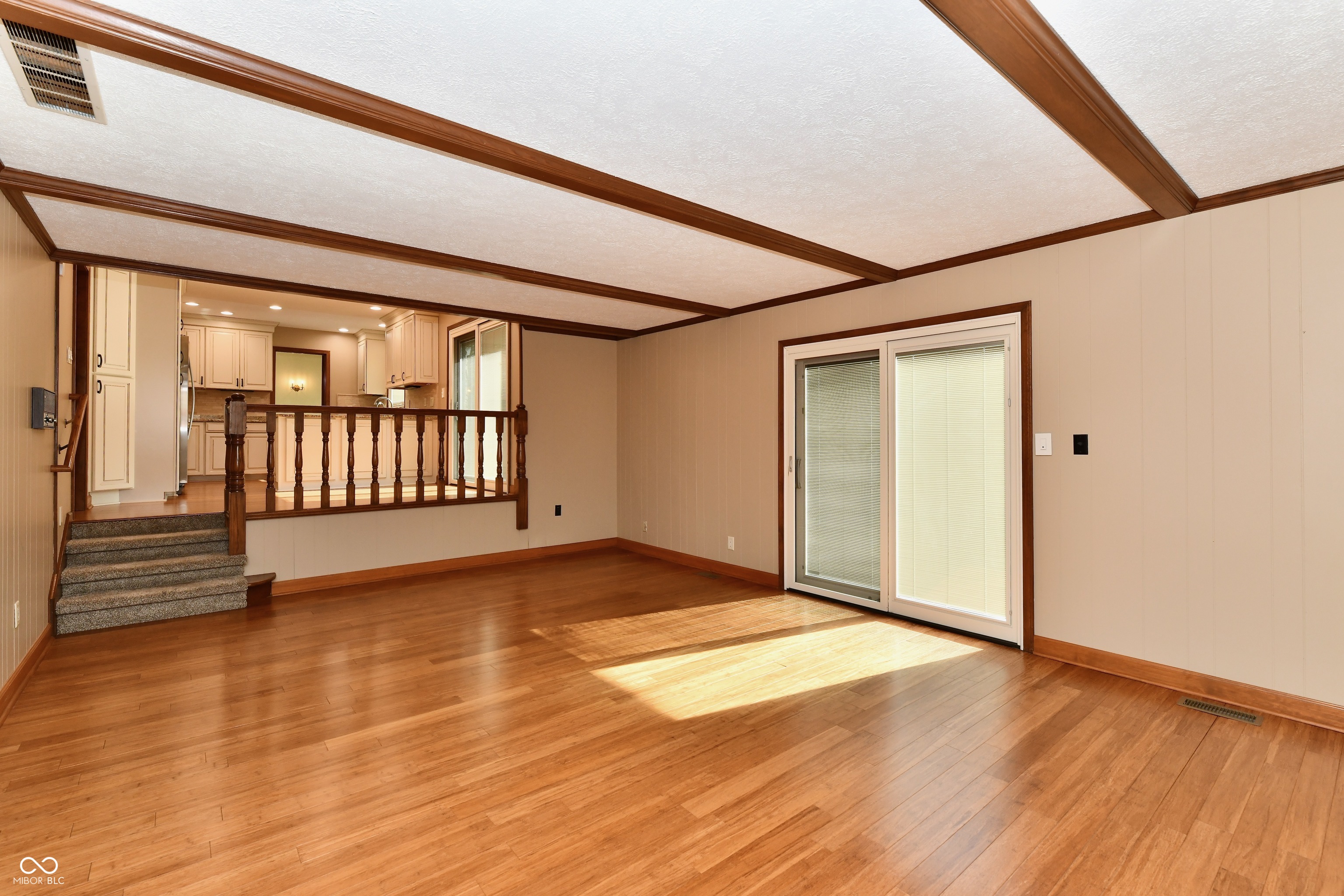 905 E Greyhound Pass