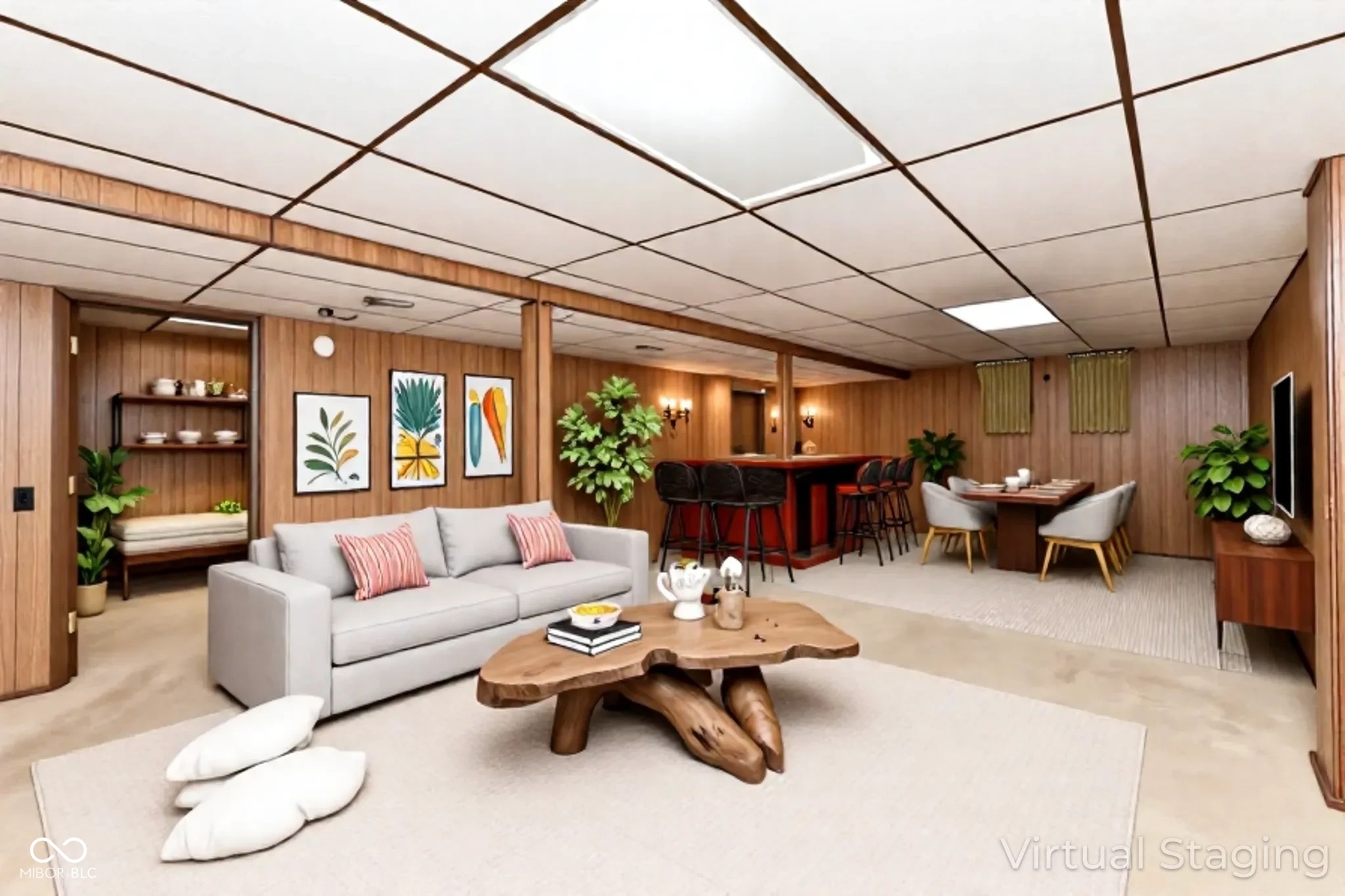 905 E Greyhound Pass