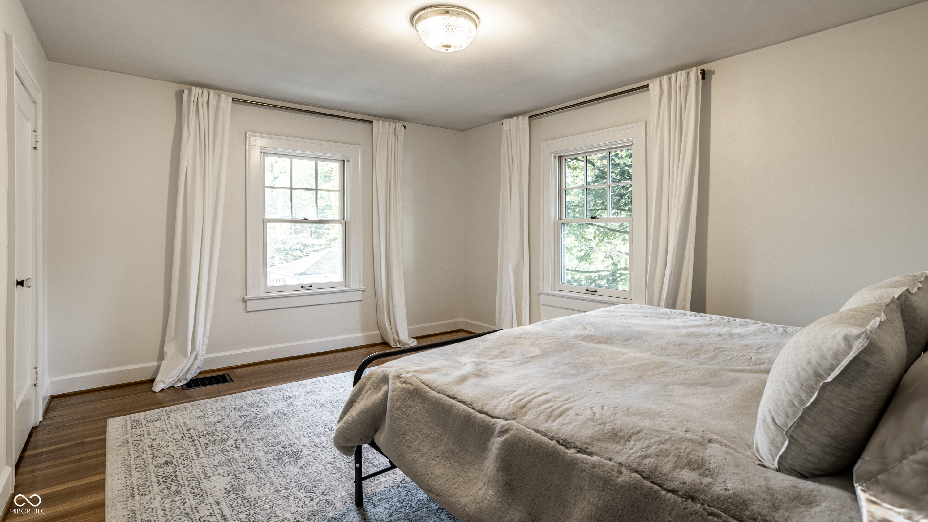 4728 N Kenwood Avenue