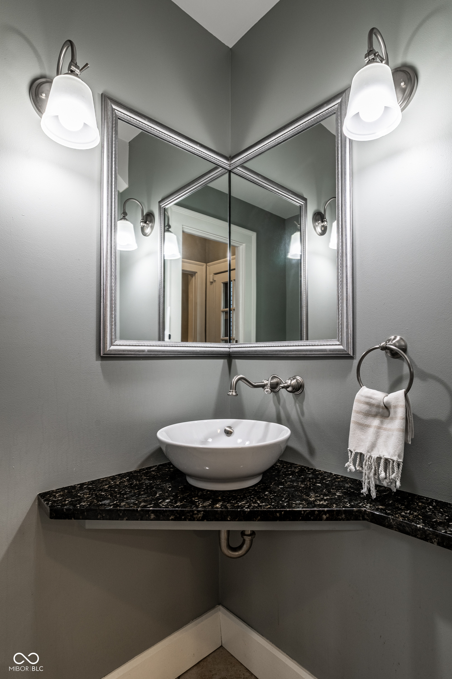 4728 N Kenwood Avenue