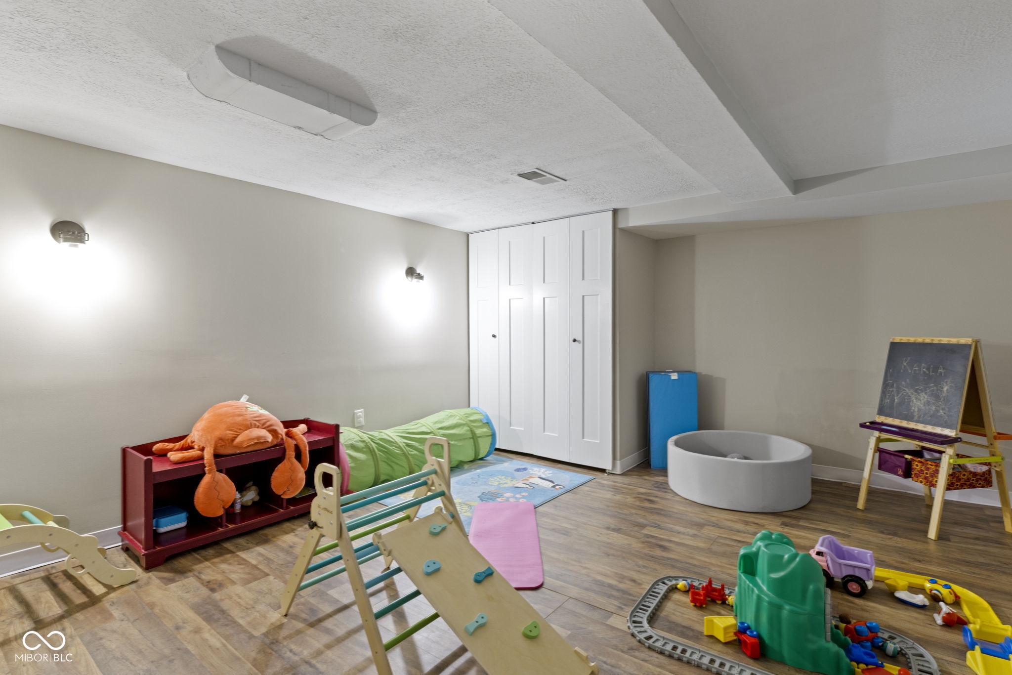 1425 N Leland Avenue