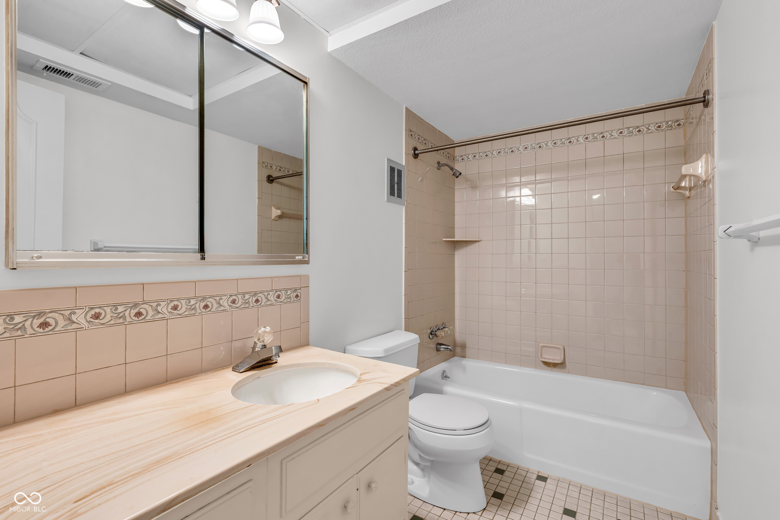 1151 Canterbury Square S