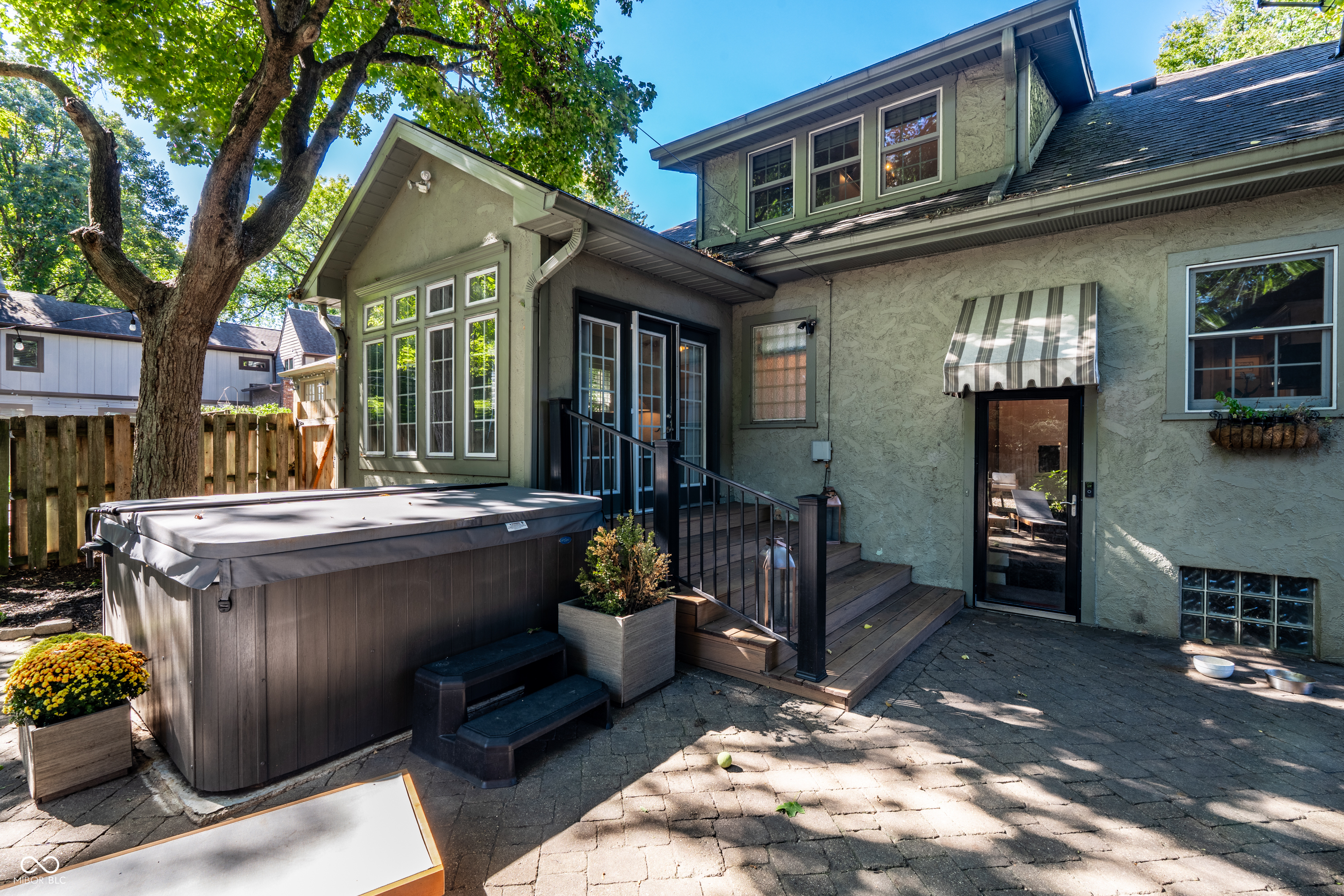 5681 Winthrop Avenue