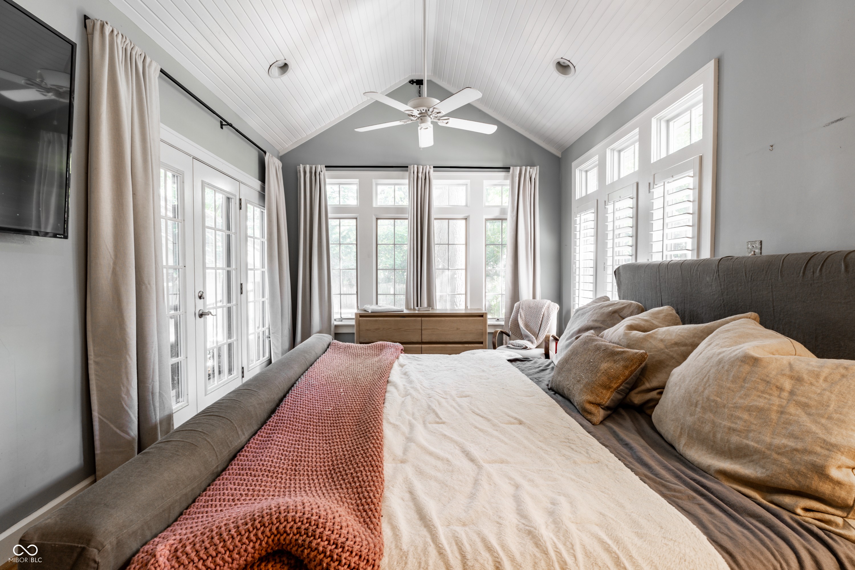 5681 Winthrop Avenue