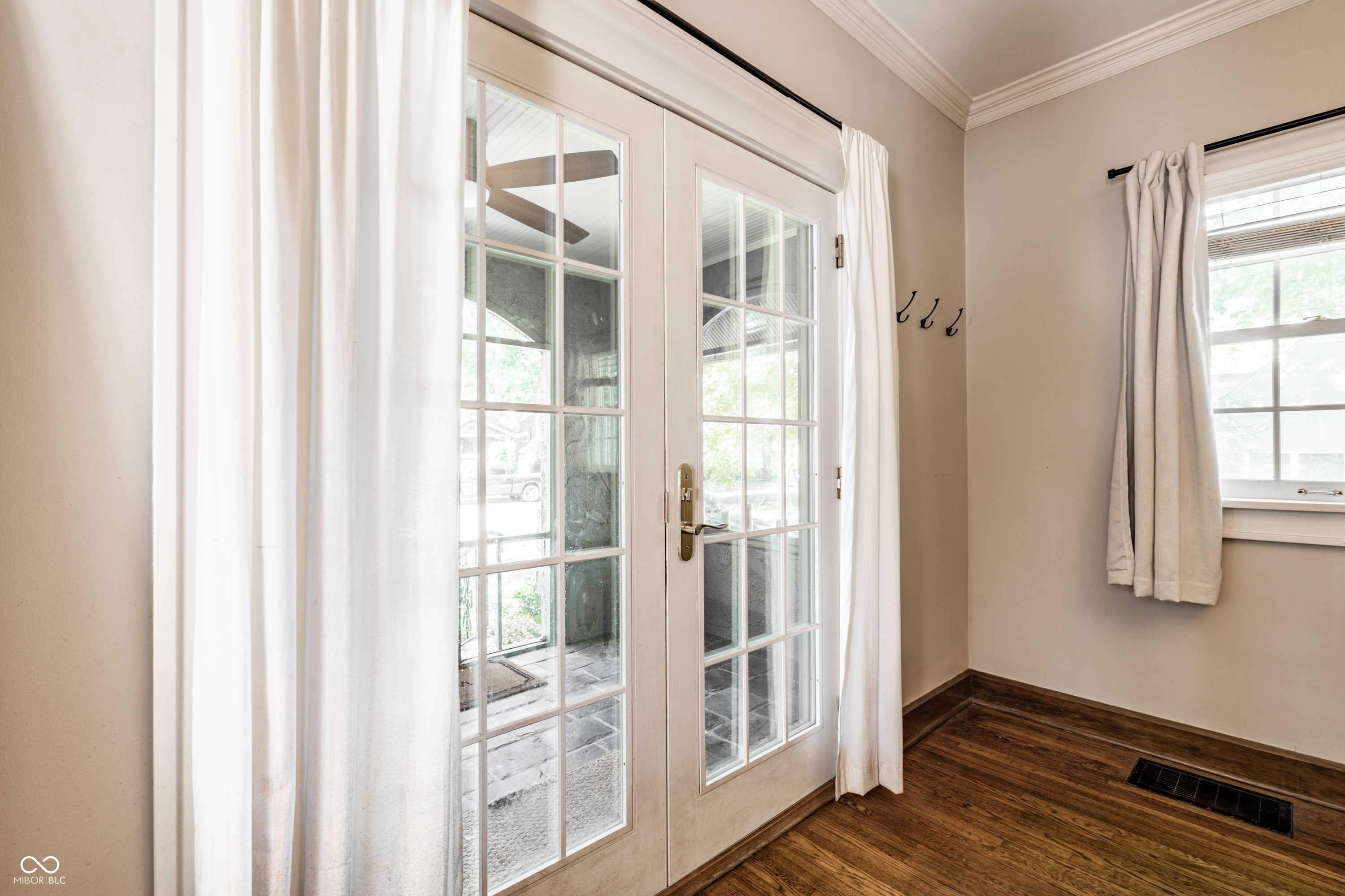 5681 Winthrop Avenue