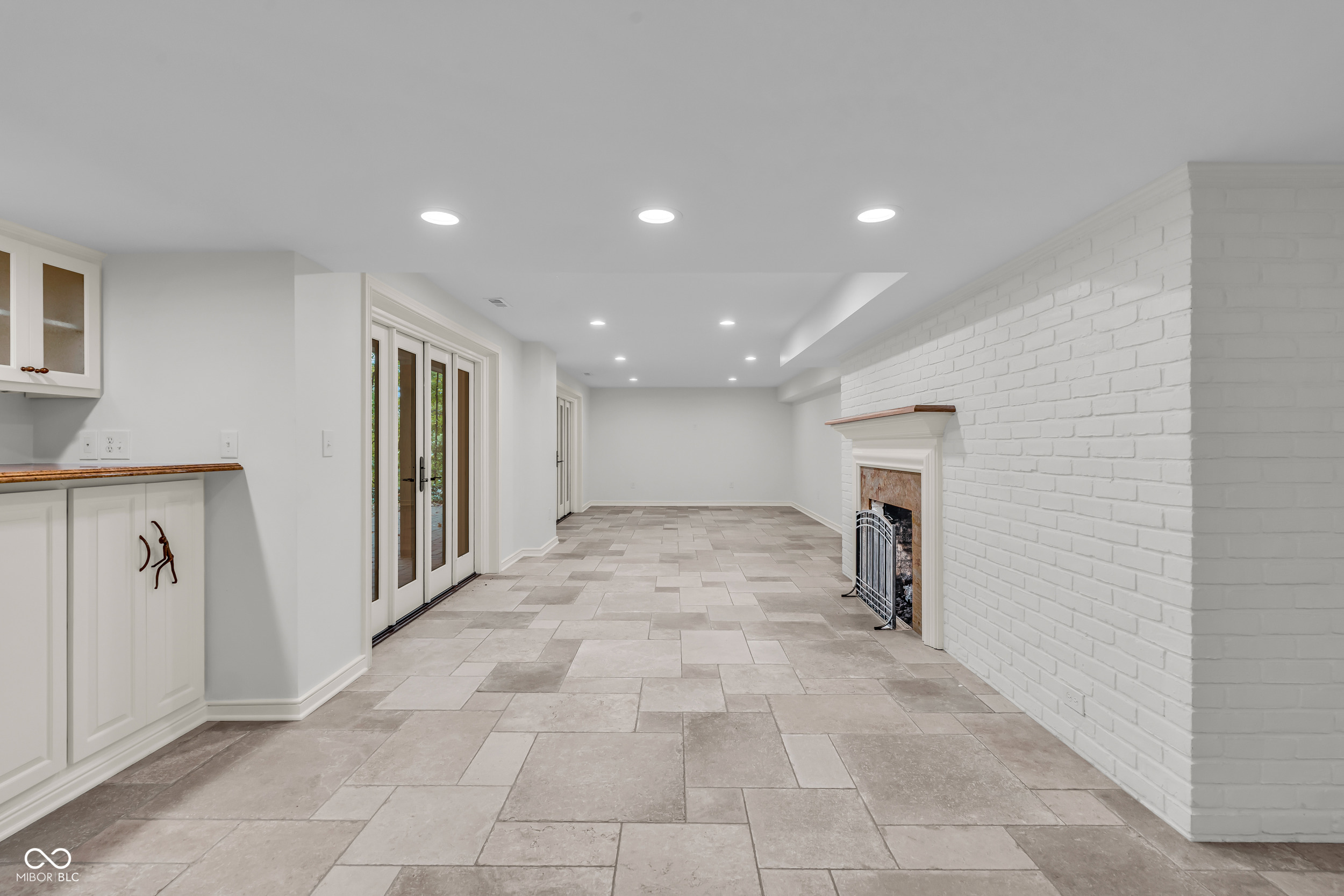 6047 Brokenhurst Road