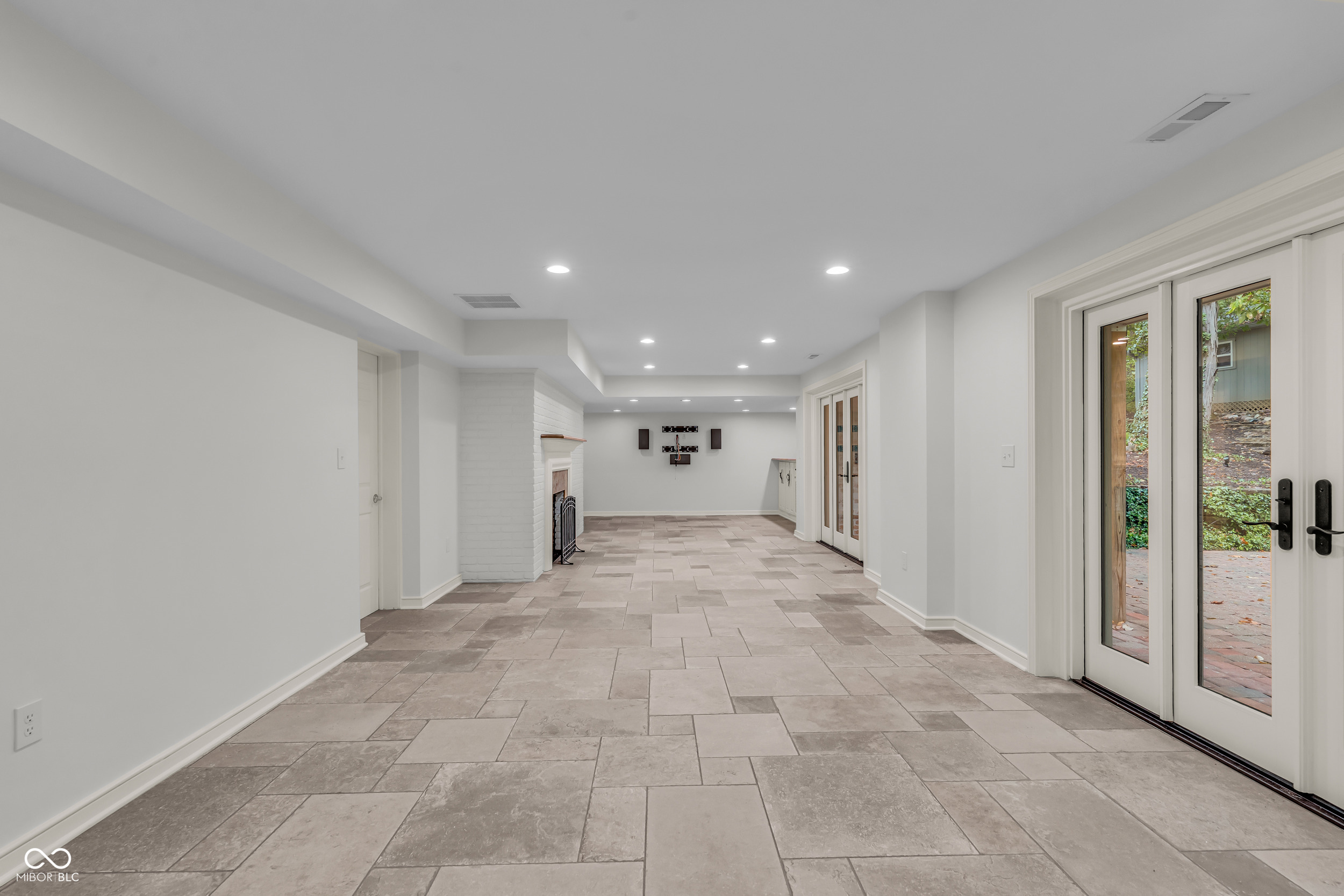 6047 Brokenhurst Road