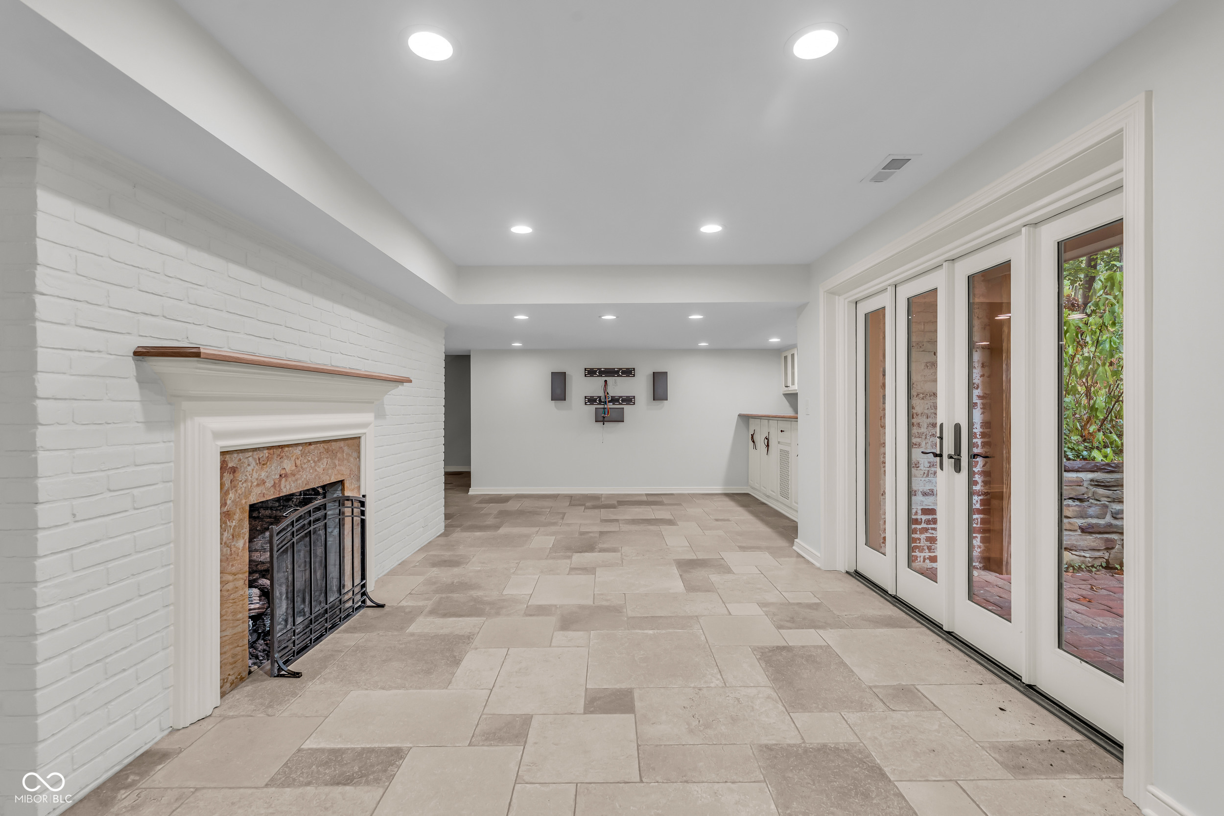 6047 Brokenhurst Road