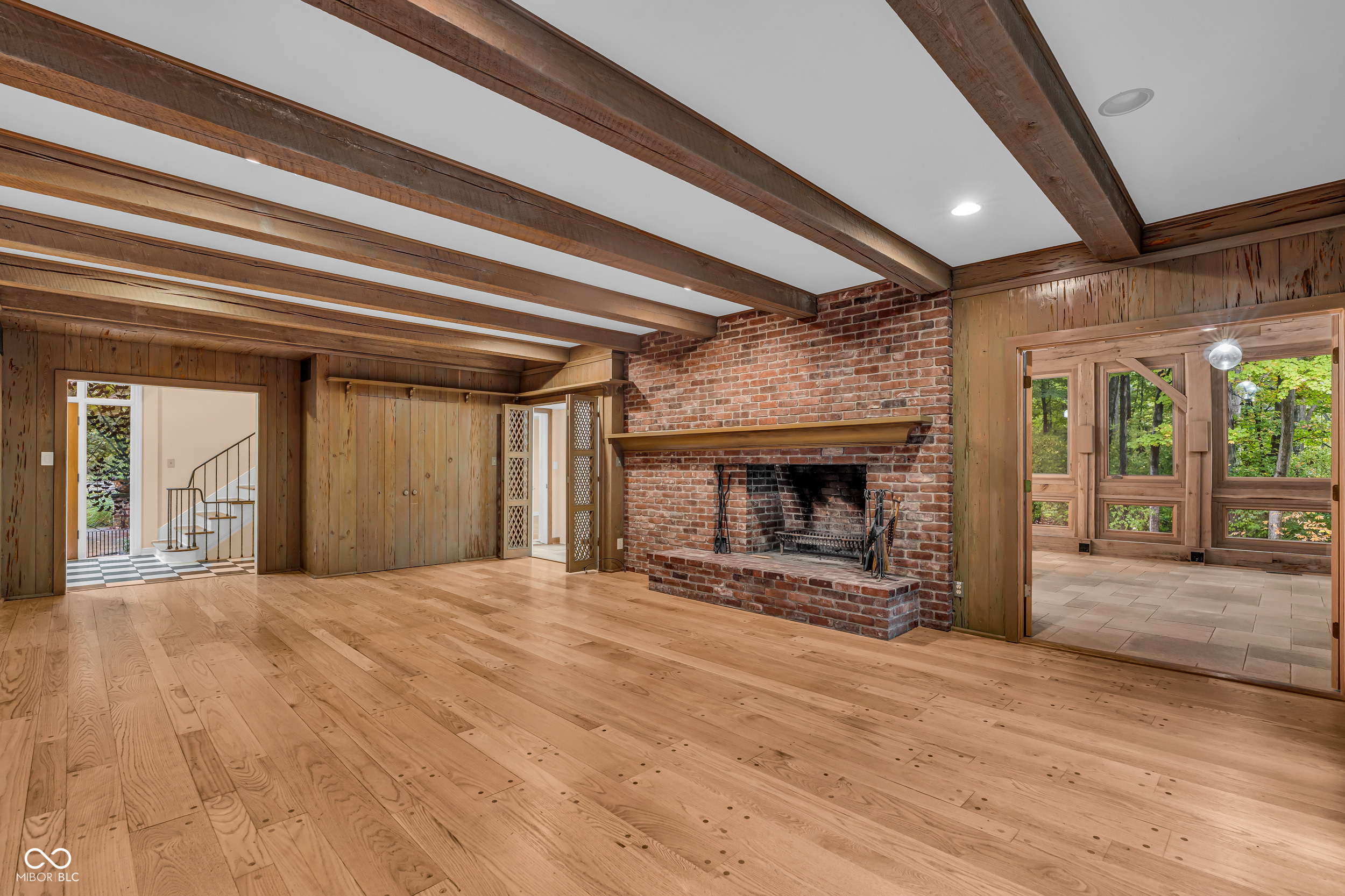6047 Brokenhurst Road