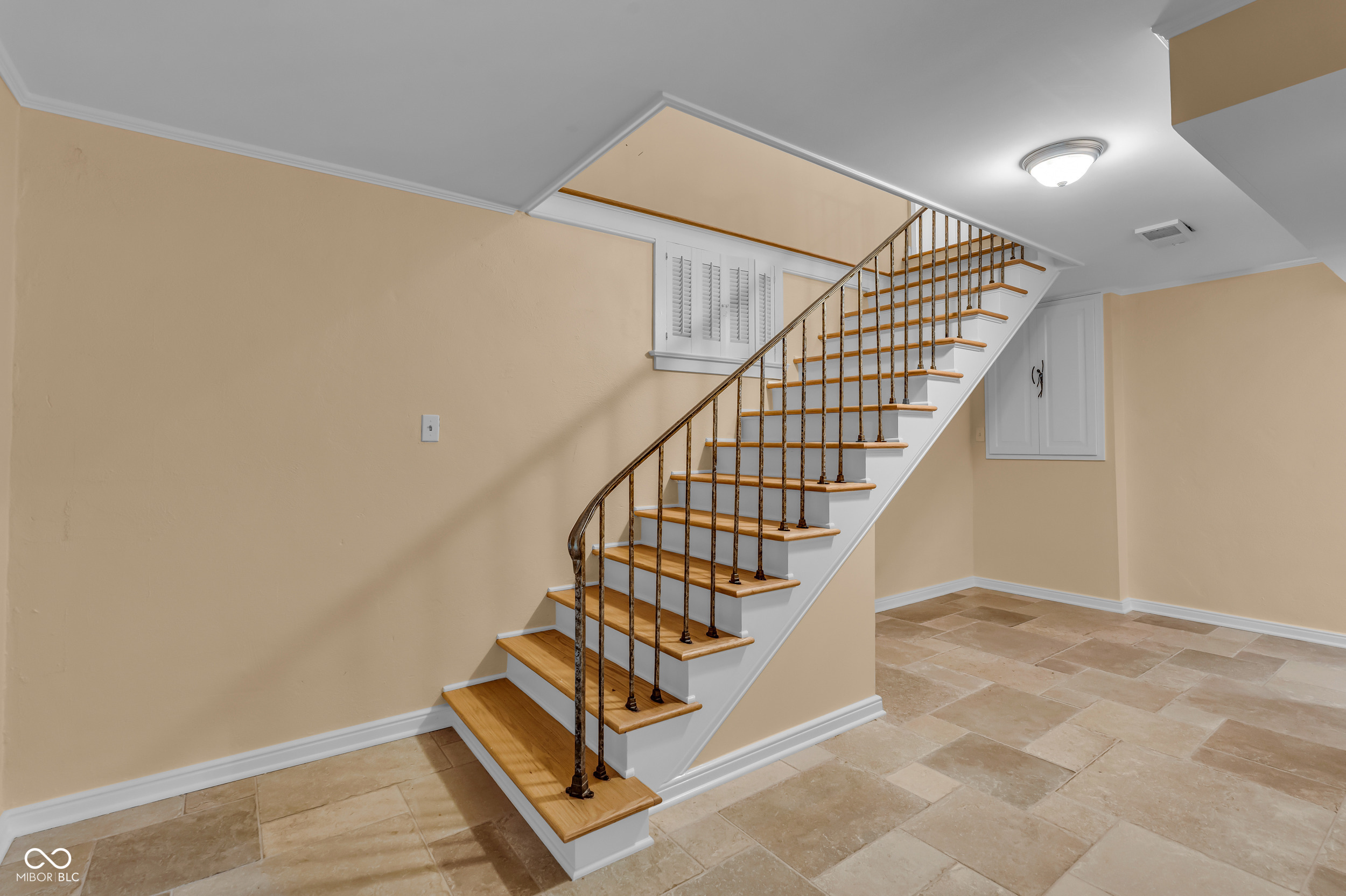 6047 Brokenhurst Road
