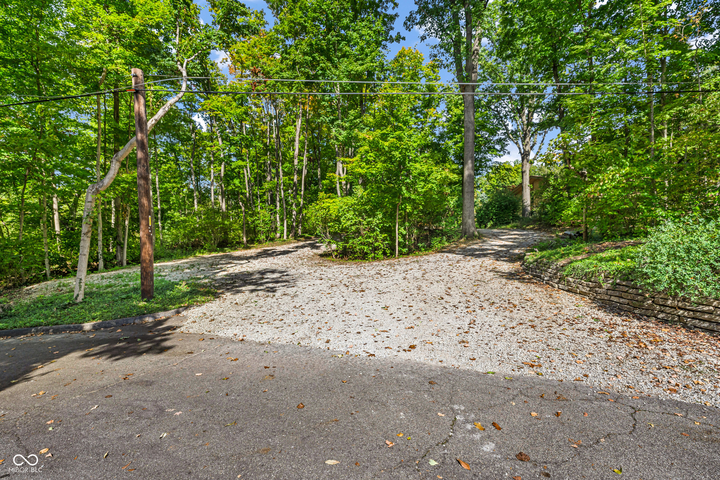 6047 Brokenhurst Road