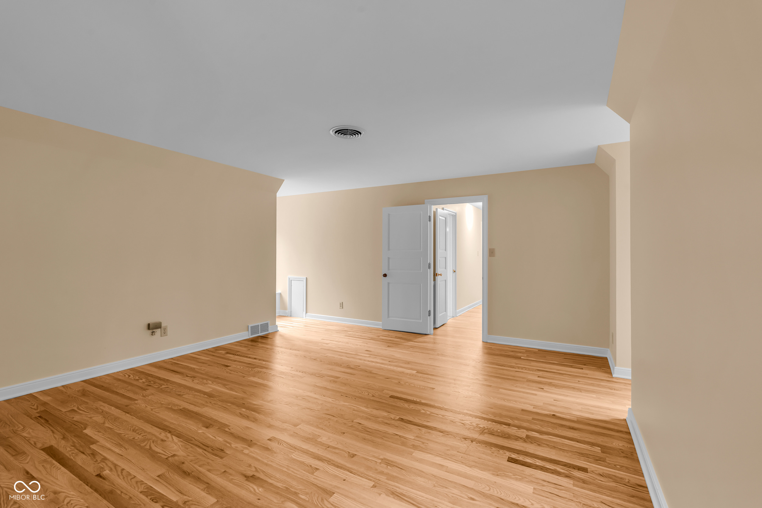 6047 Brokenhurst Road