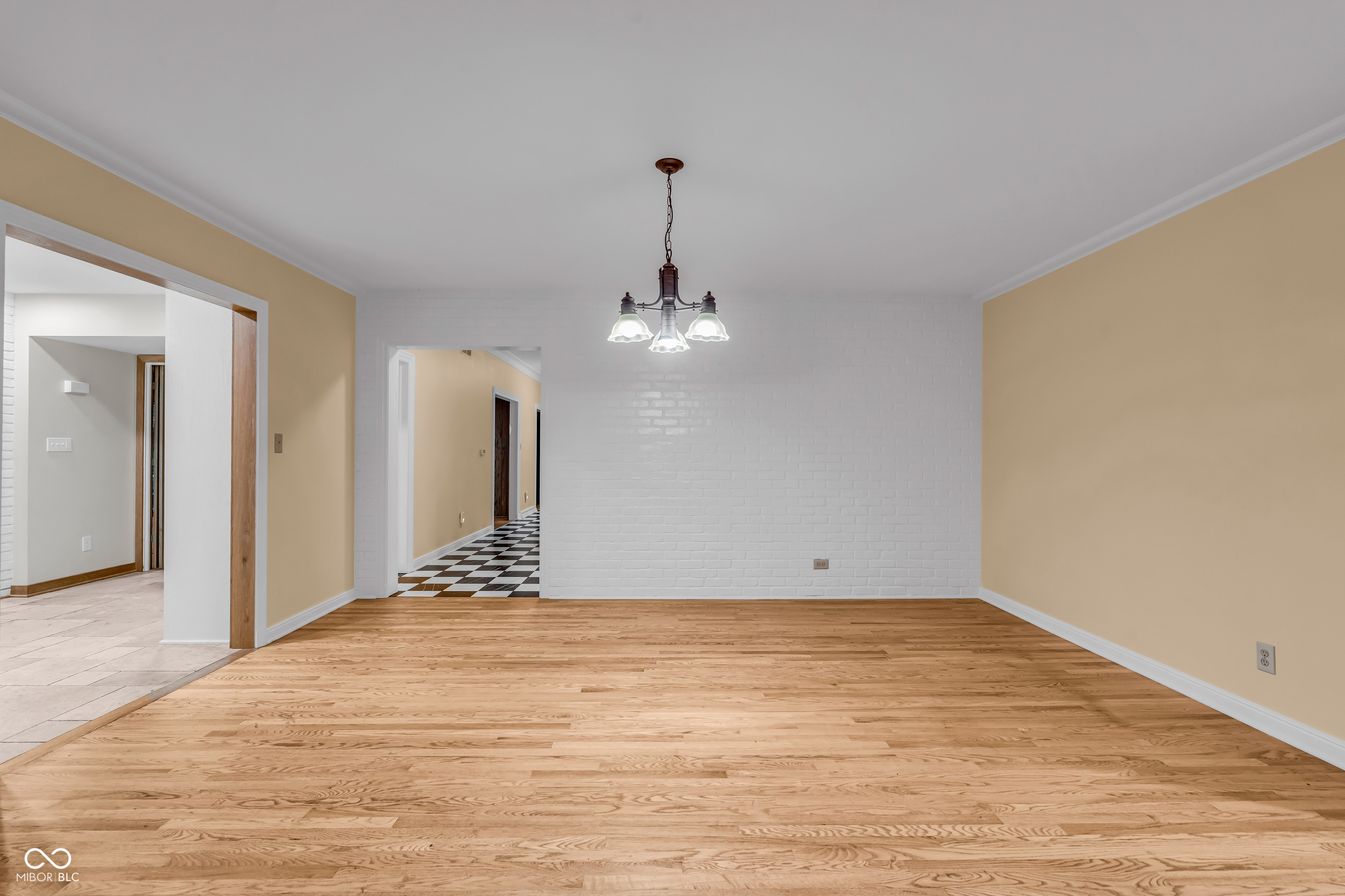 6047 Brokenhurst Road