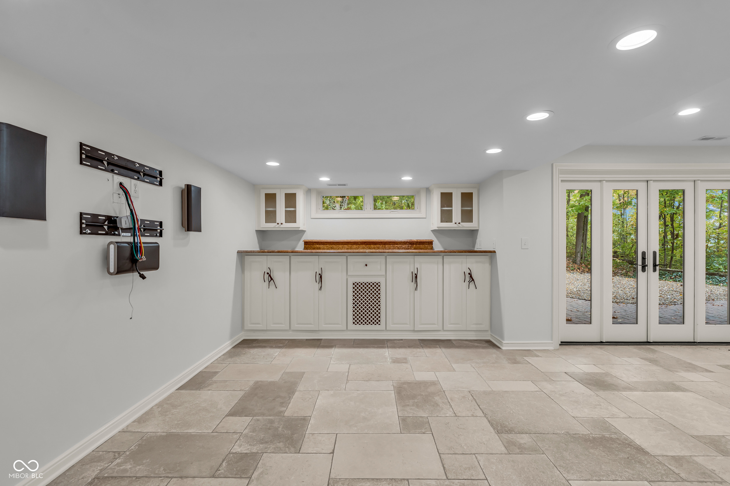 6047 Brokenhurst Road