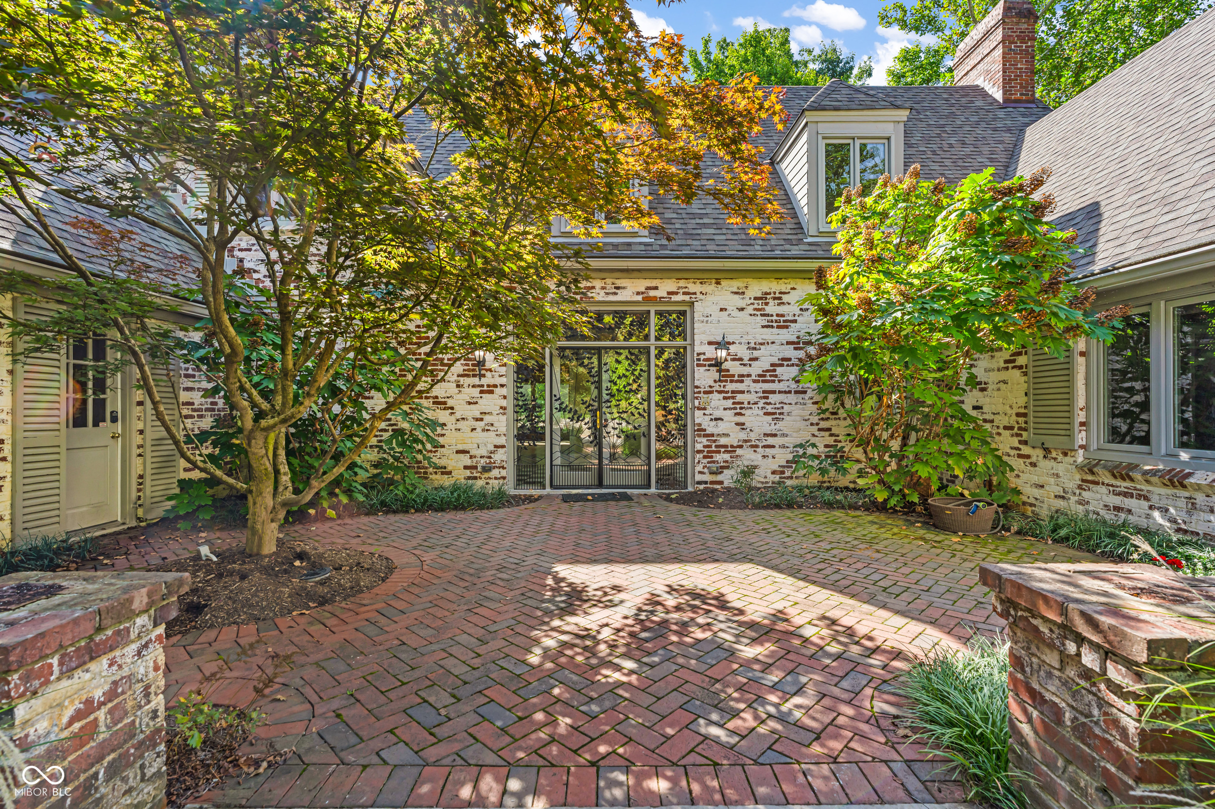 6047 Brokenhurst Road
