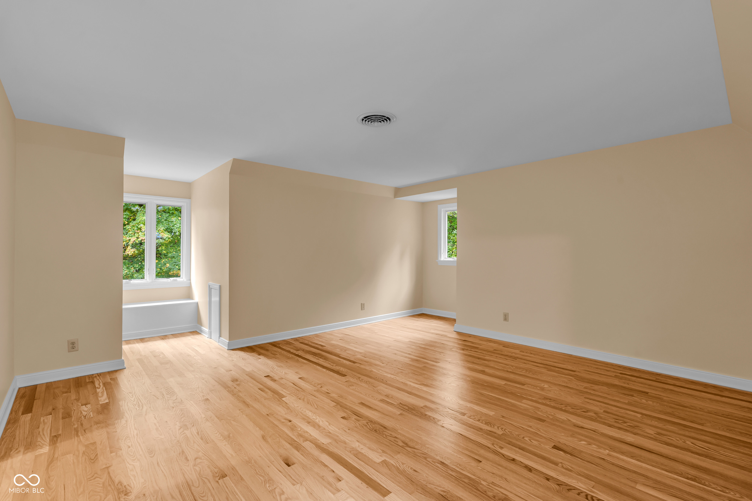 6047 Brokenhurst Road