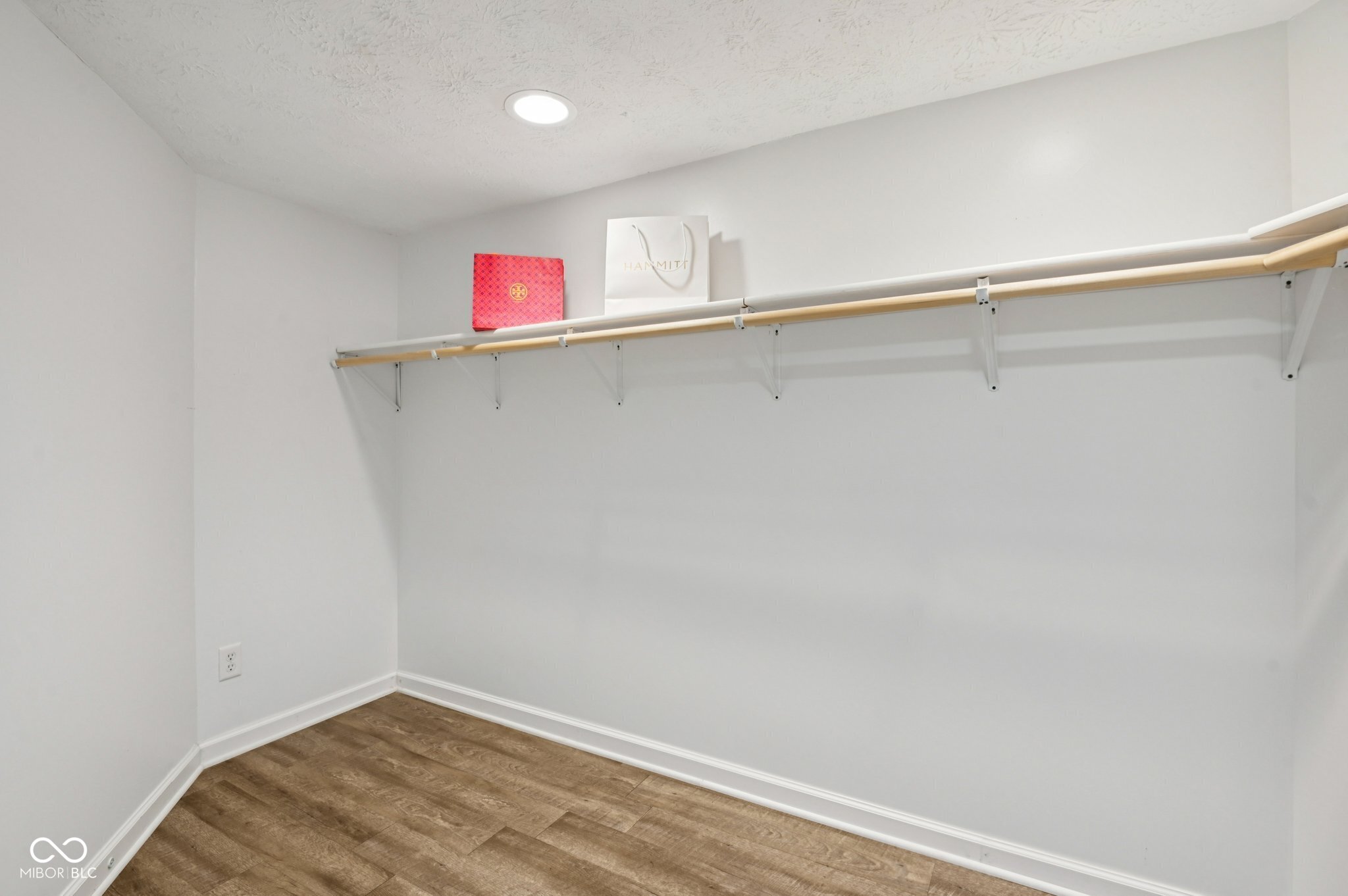 8125 Castle Cove Road