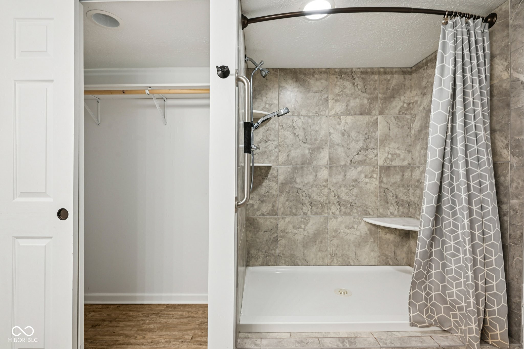 8125 Castle Cove Road