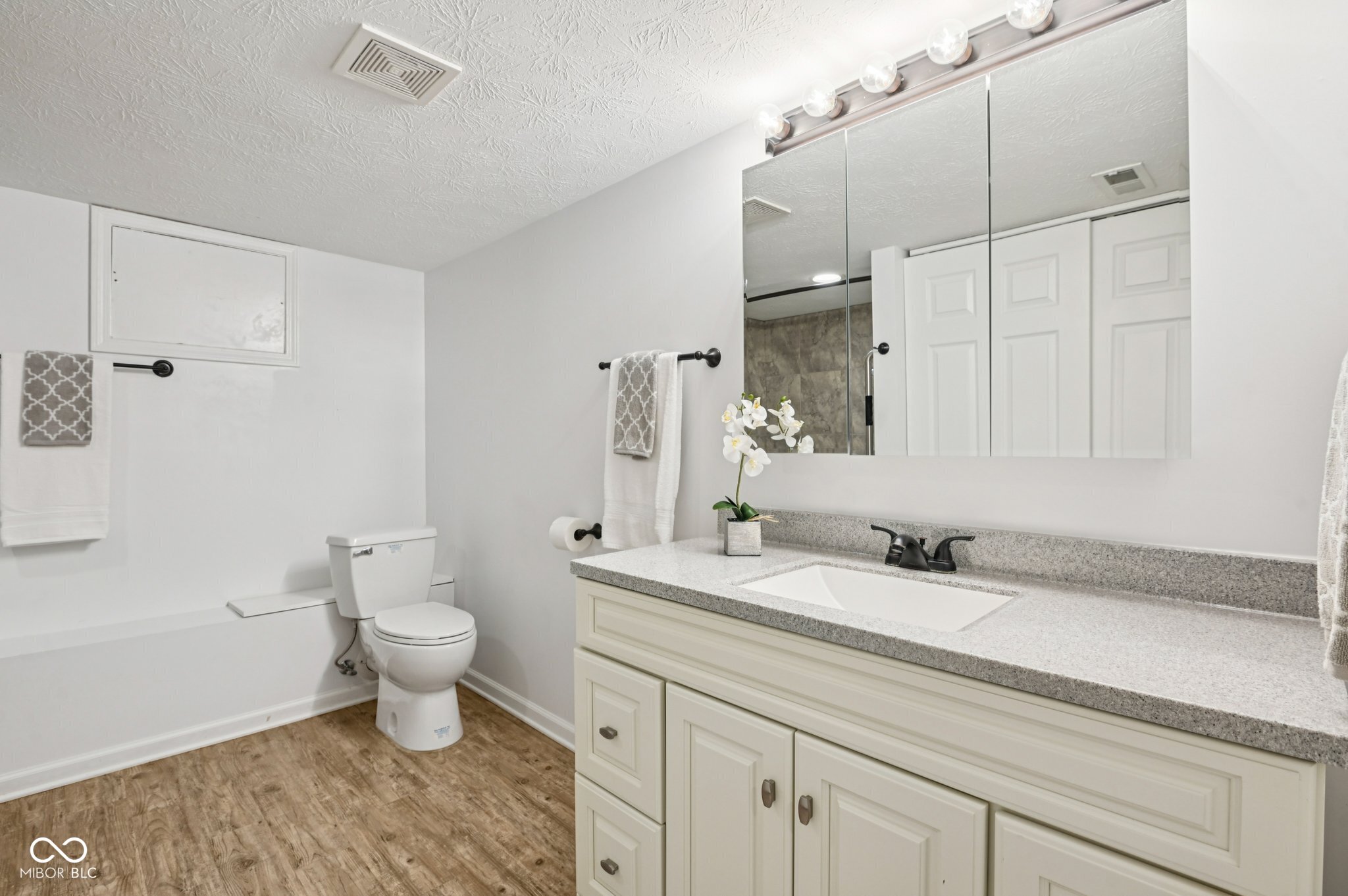 8125 Castle Cove Road