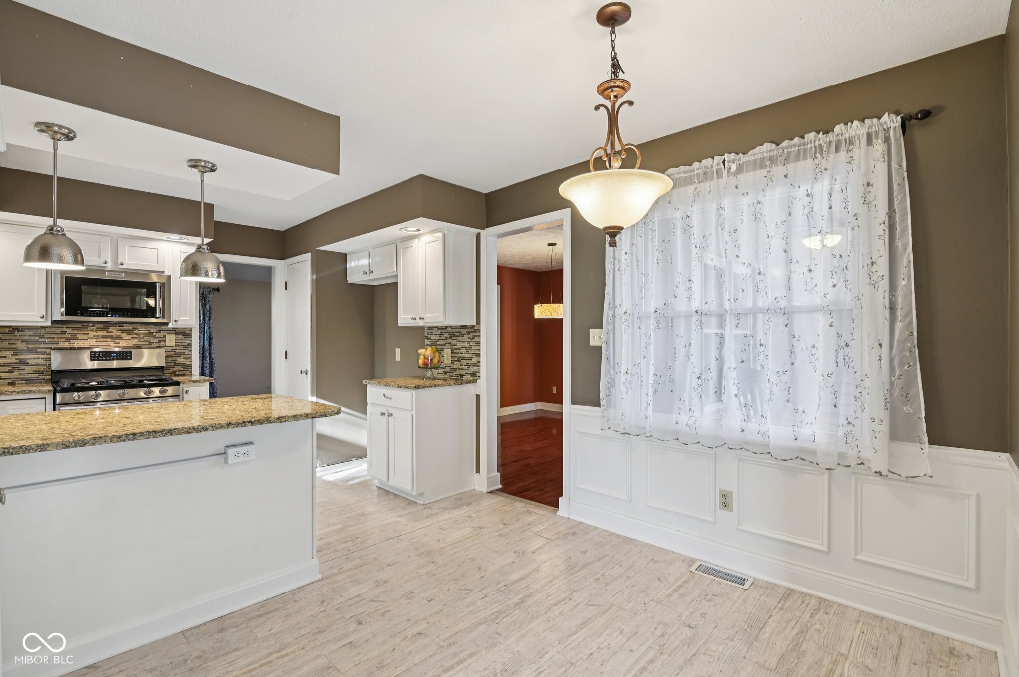 8125 Castle Cove Road