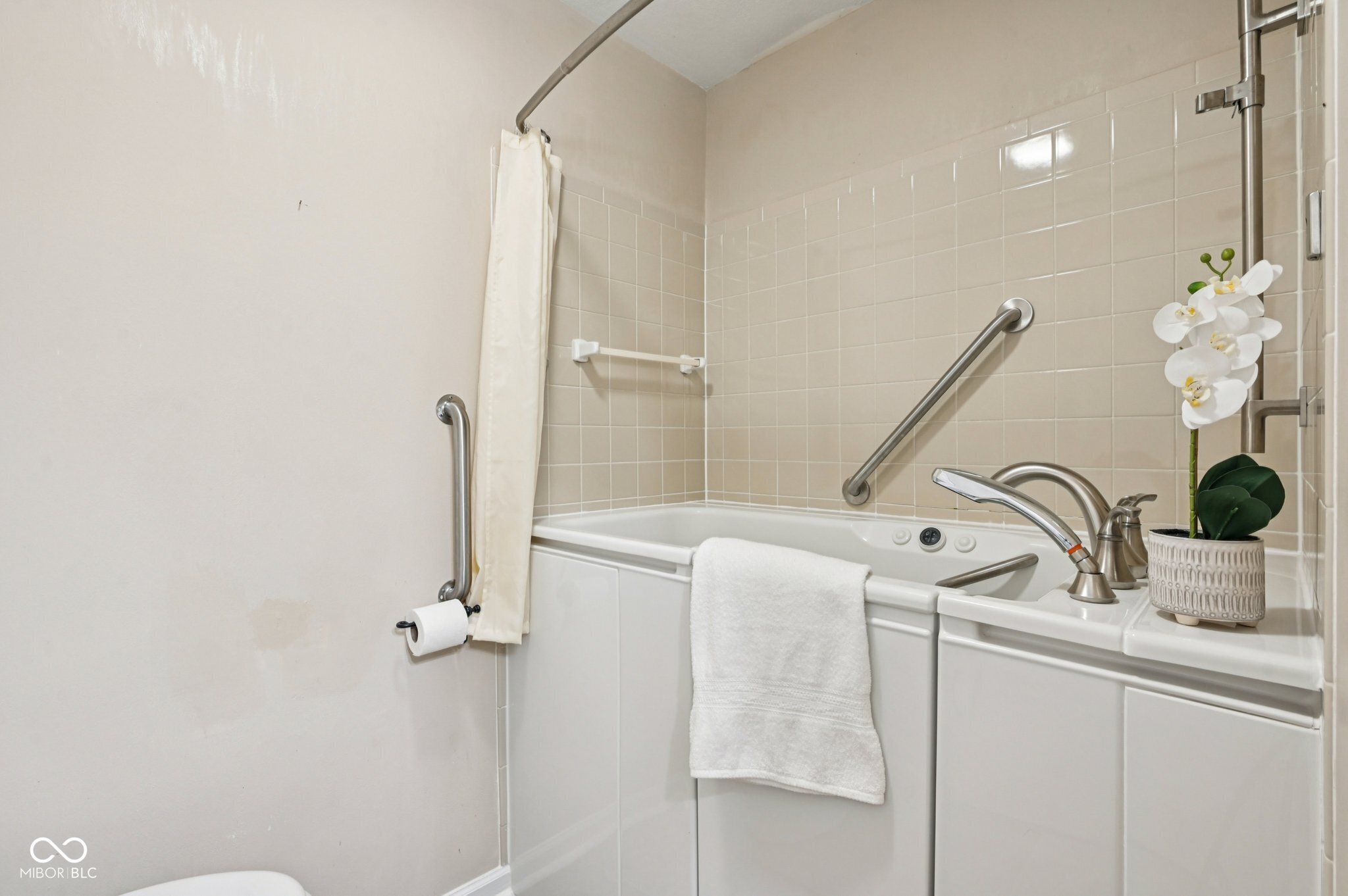 8125 Castle Cove Road