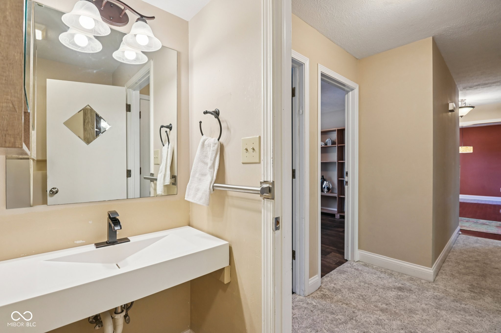 8125 Castle Cove Road