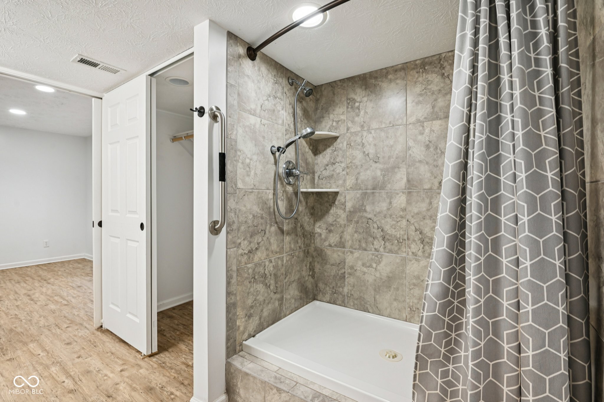 8125 Castle Cove Road