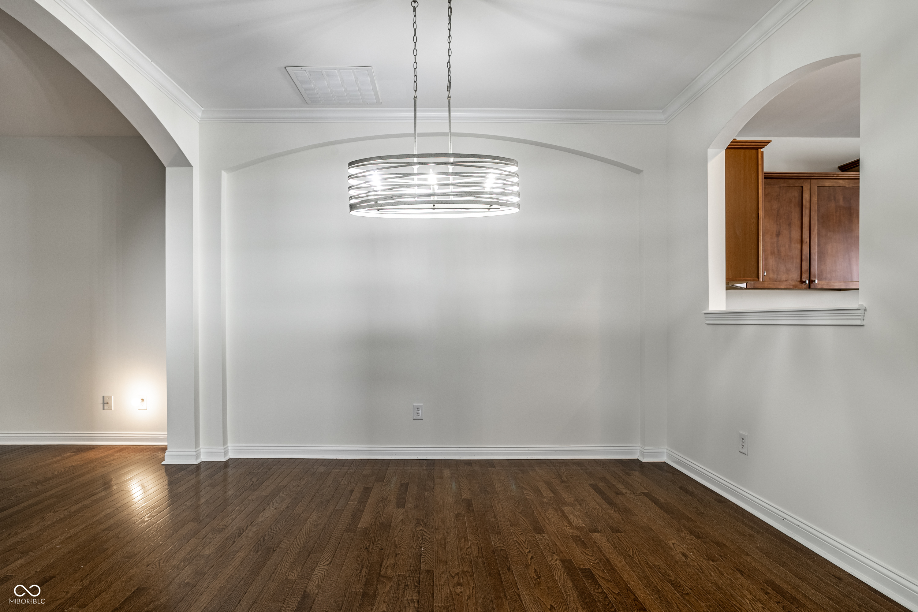 681 Greenford Trail N