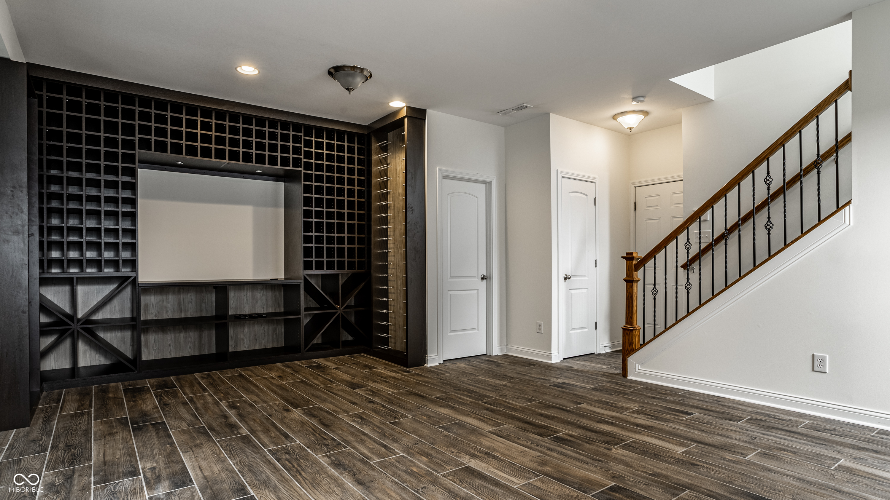 681 Greenford Trail N