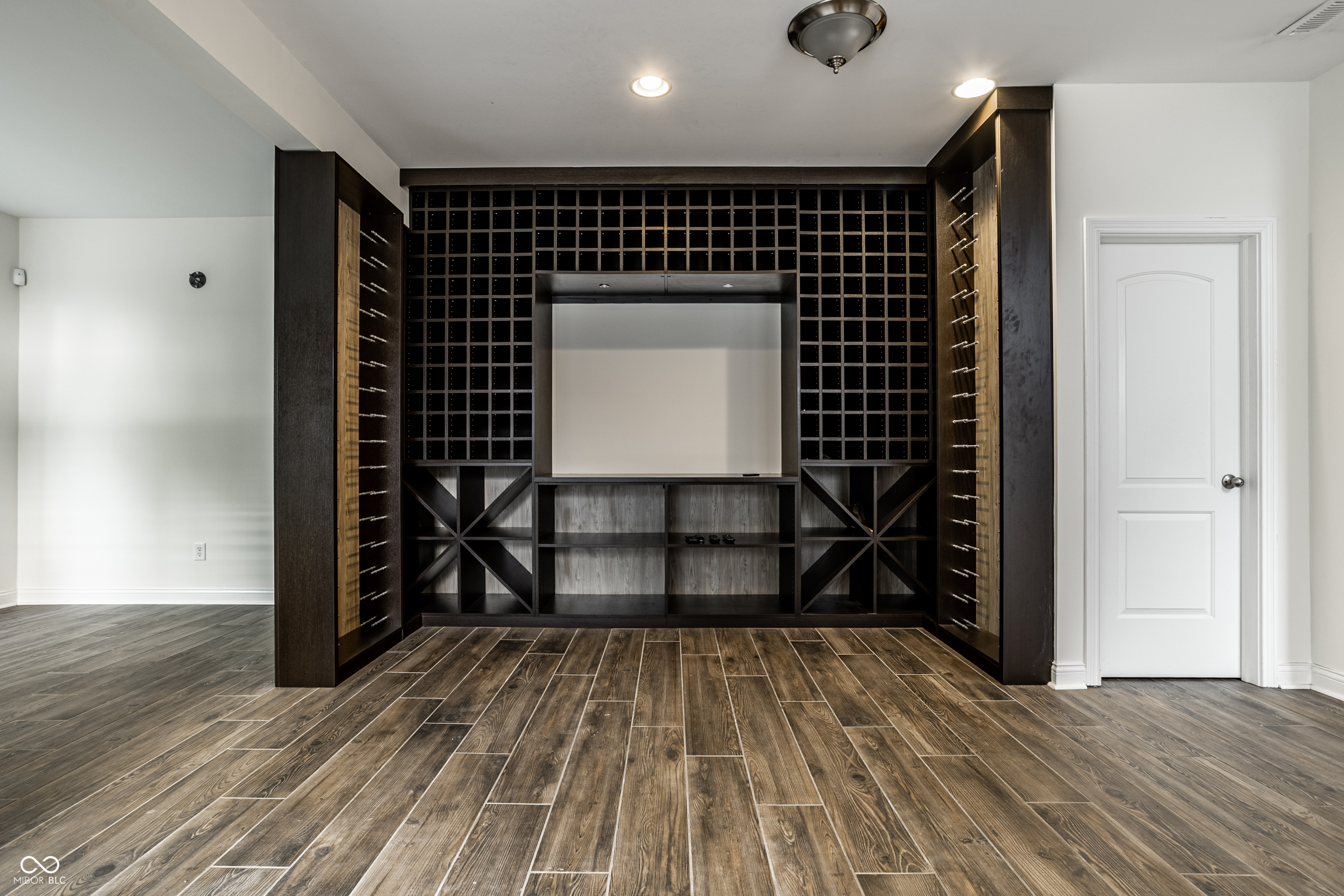 681 Greenford Trail N