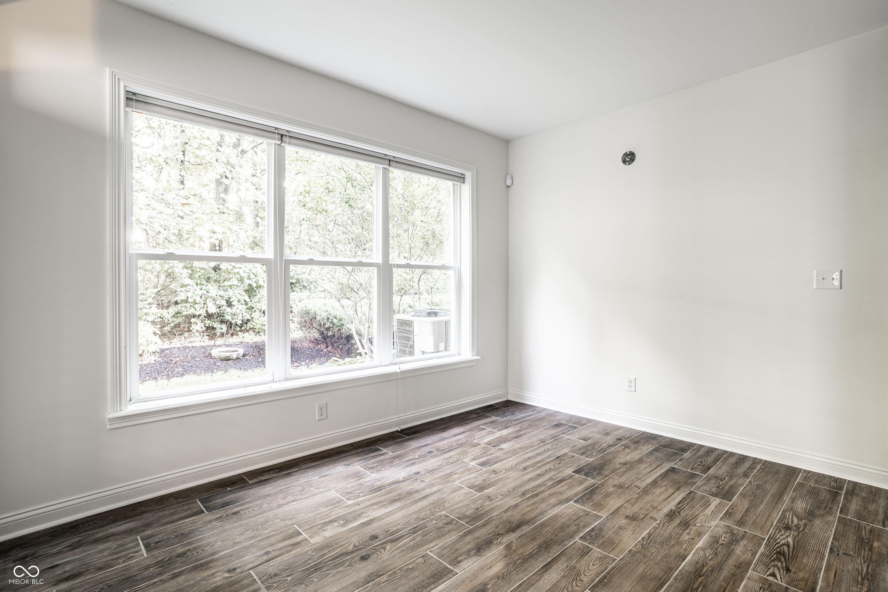 681 Greenford Trail N