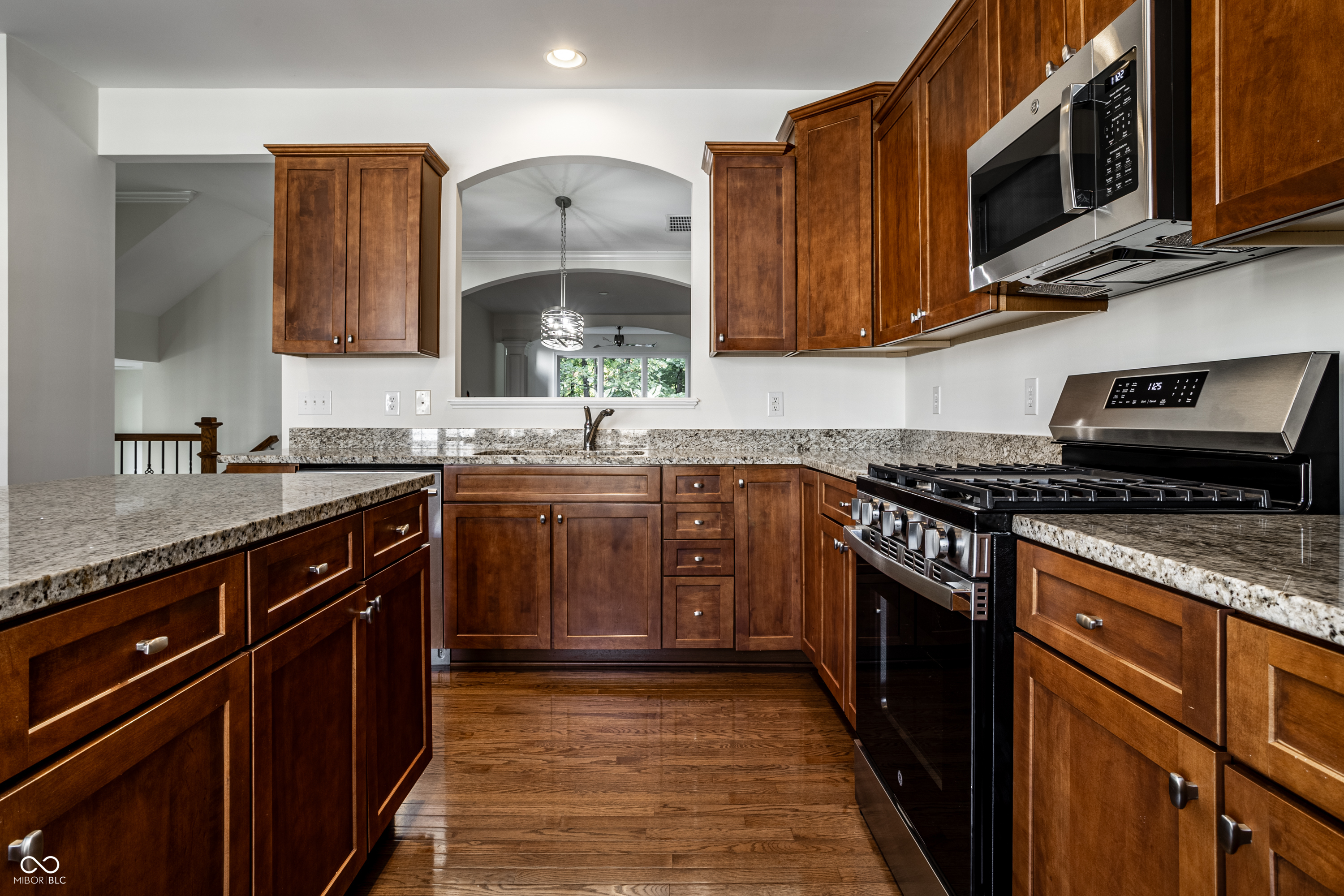 681 Greenford Trail N