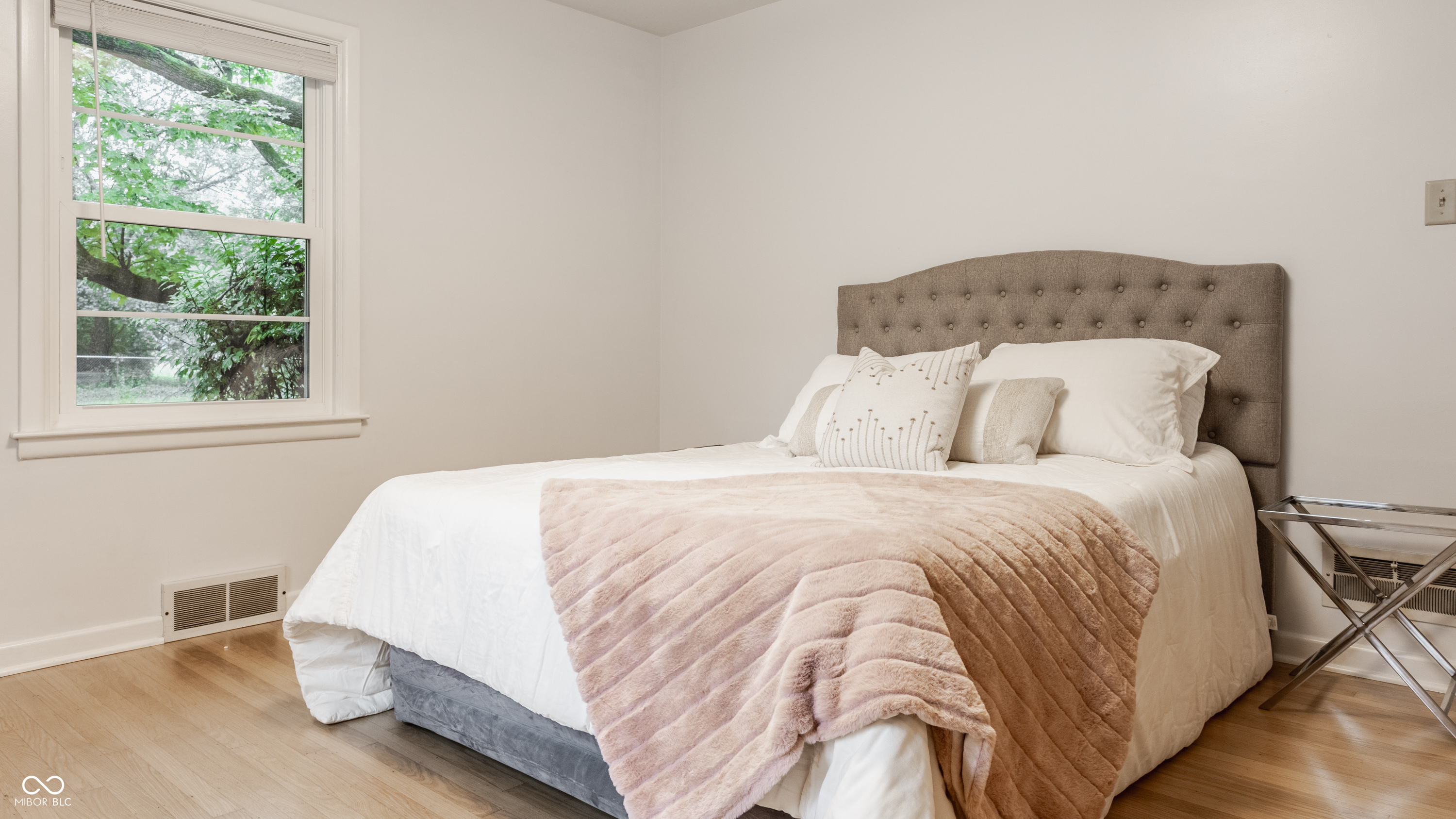 6234 N Tuxedo Street