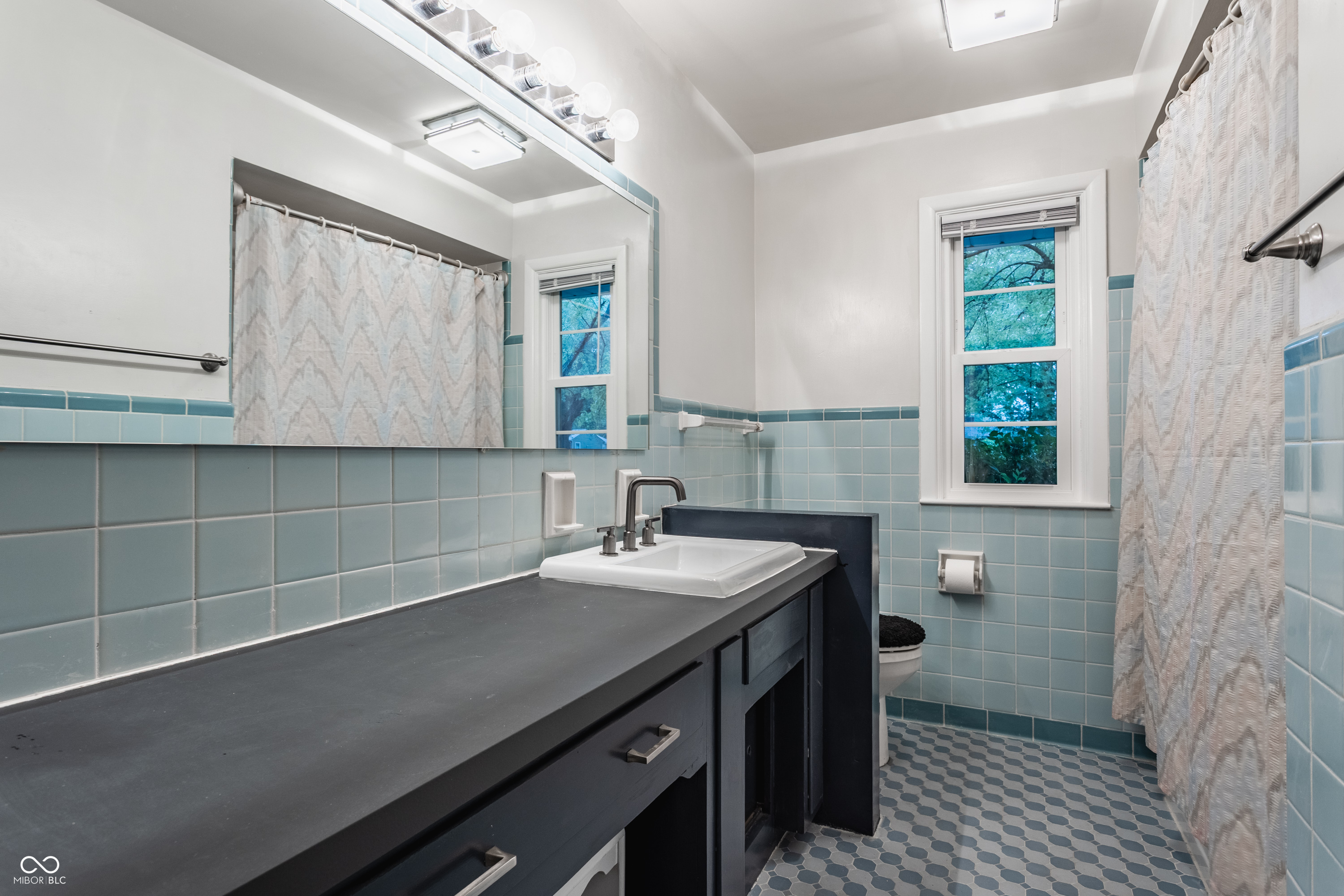 6234 N Tuxedo Street