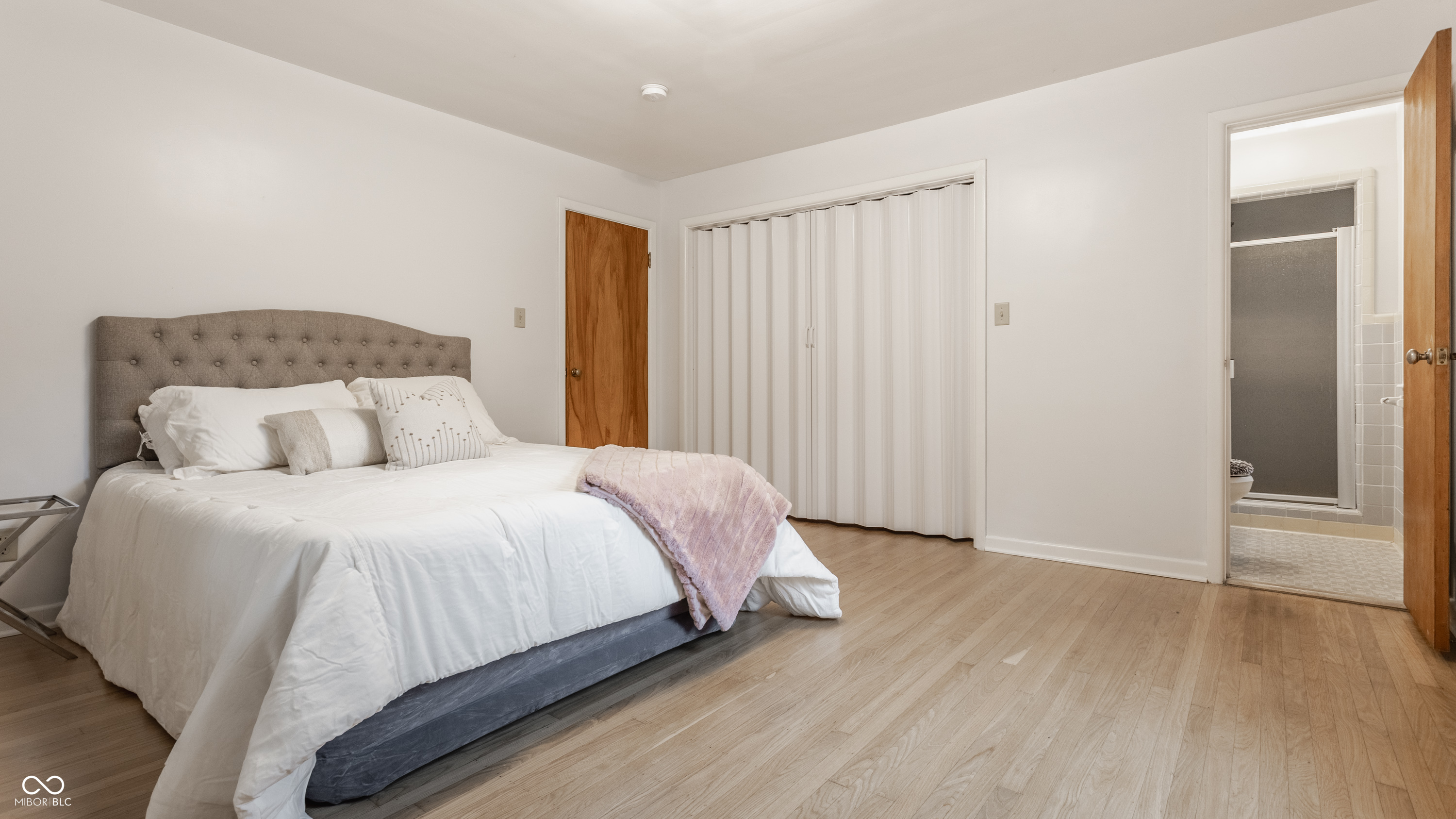 6234 N Tuxedo Street